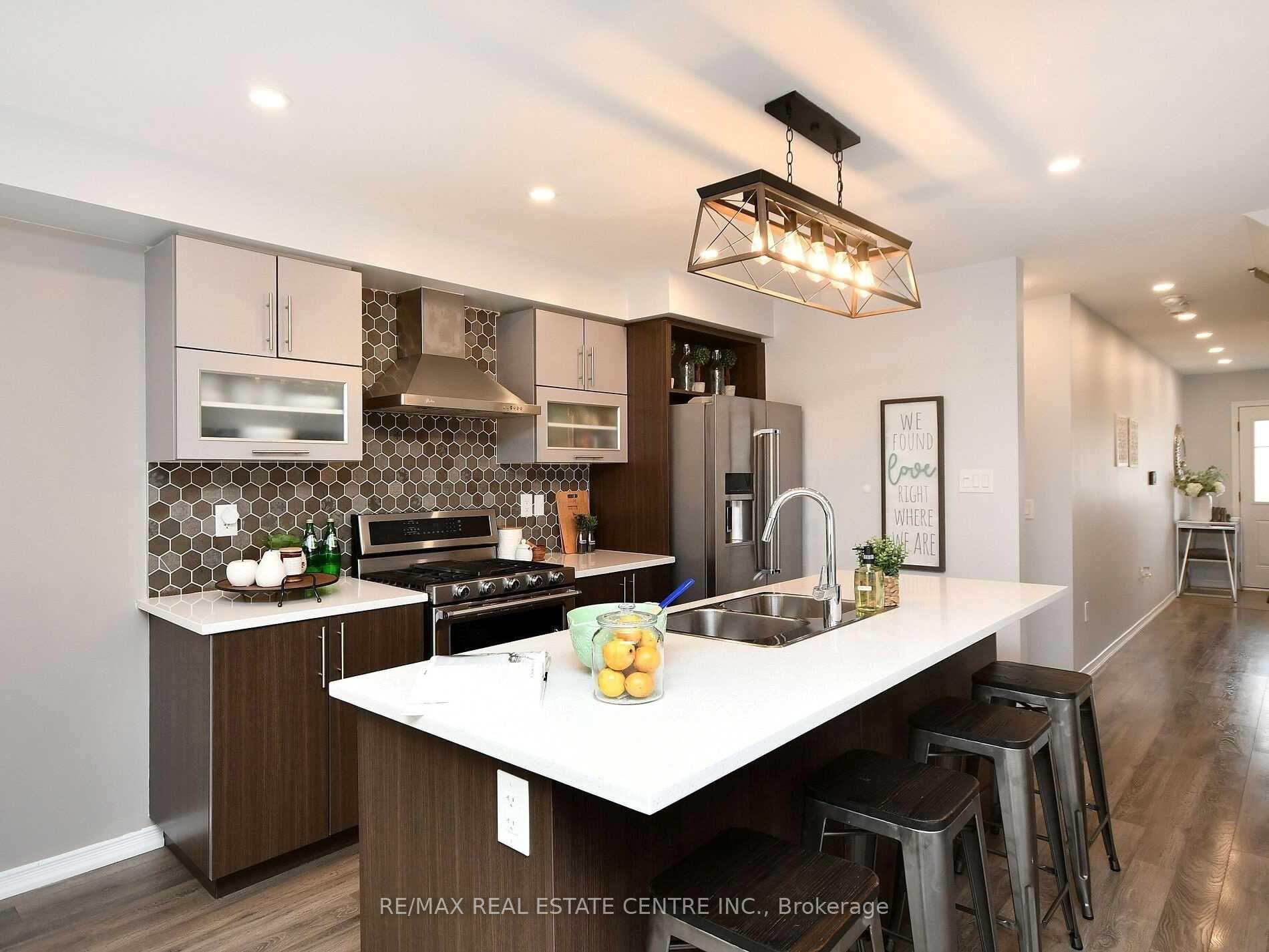 Photo 10 of 22 Hoover Road, Brampton, Northwest Brampton — HOMEH