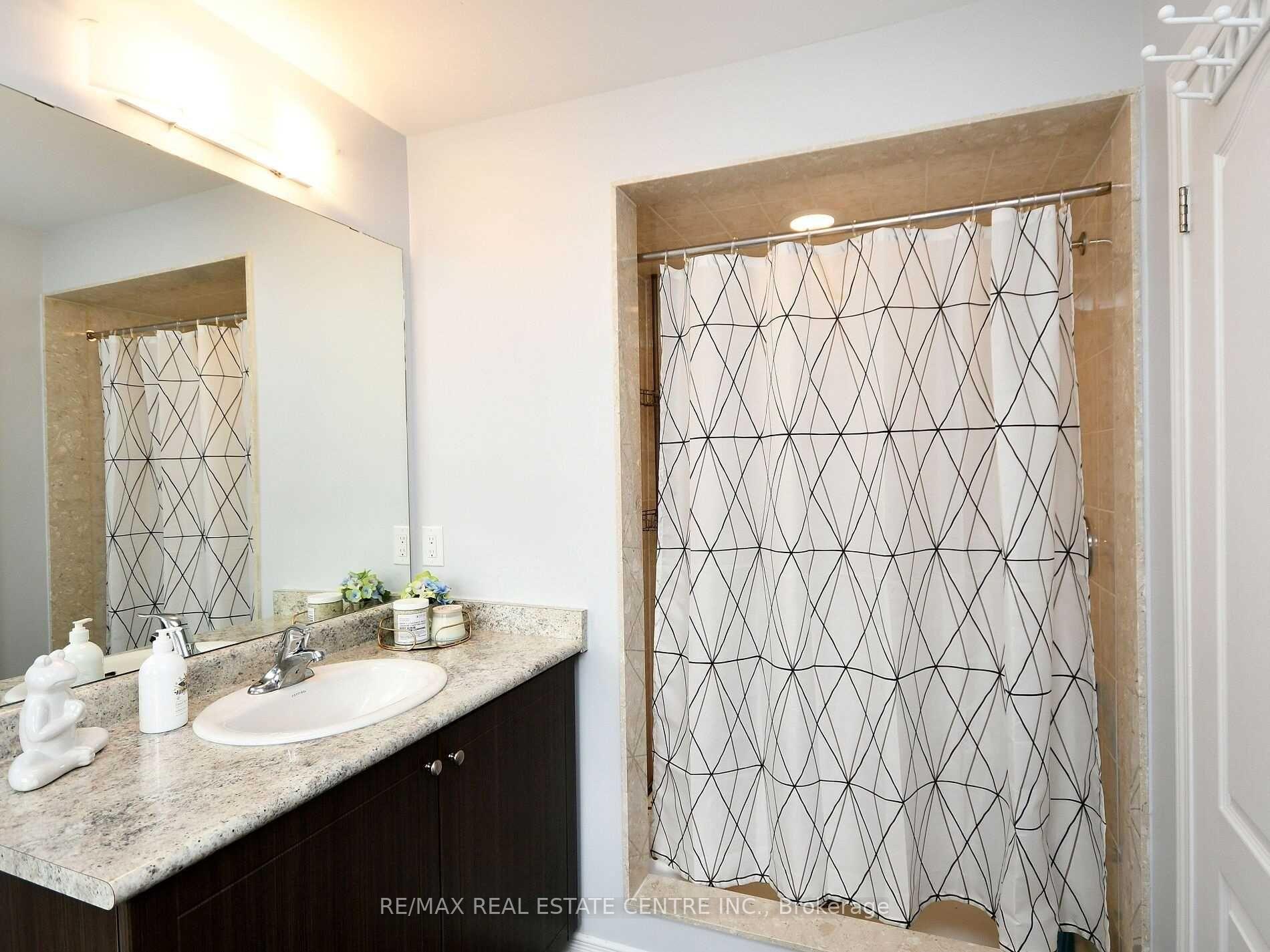 Photo 15 of 22 Hoover Road, Brampton, Northwest Brampton — HOMEH