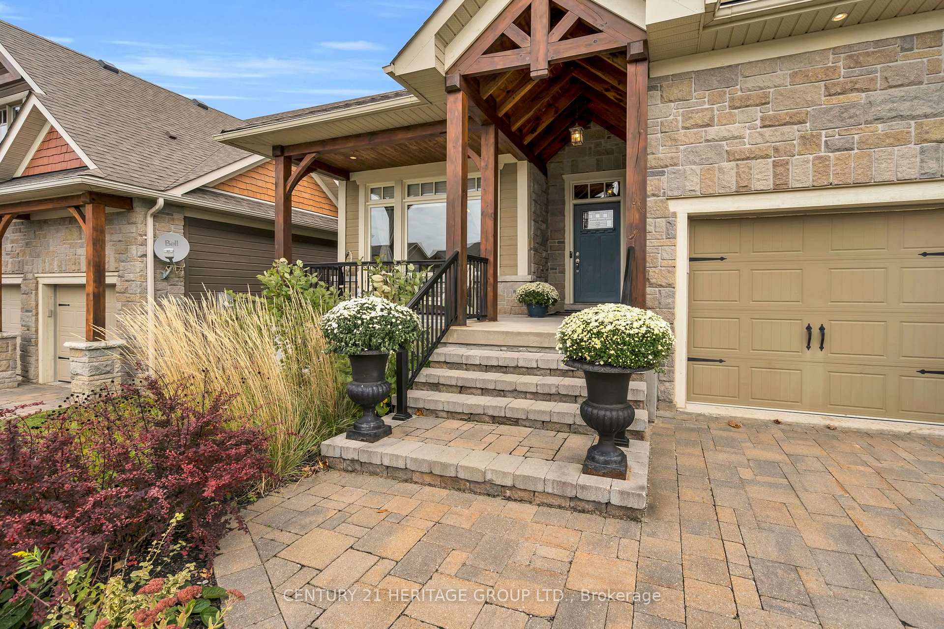 Photo 3 of 39 Landscape Drive, Oro-Medonte, Horseshoe Valley — HOMEH
