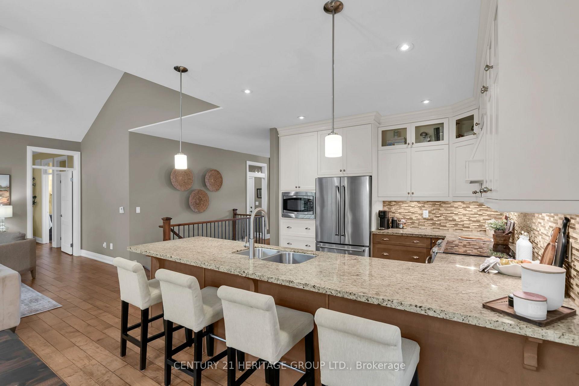 Photo 31 of 39 Landscape Drive, Oro-Medonte, Horseshoe Valley — HOMEH