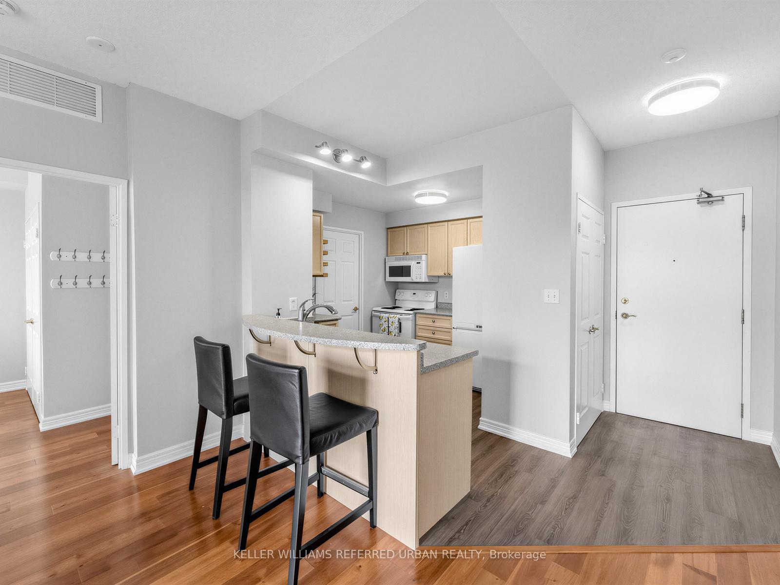 Photo 5 of Unit 406, 2301 Parkhaven Boulevard, Oakville, River Oaks — HOMEH