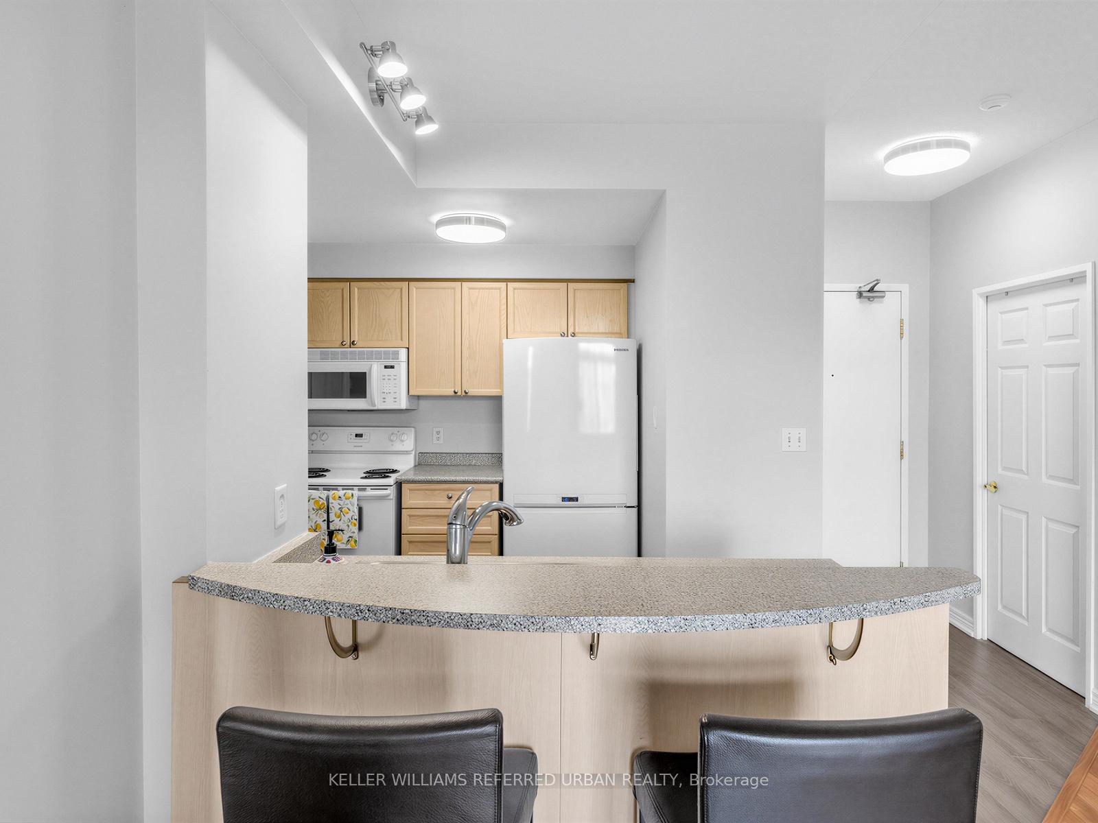 Photo 6 of Unit 406, 2301 Parkhaven Boulevard, Oakville, River Oaks — HOMEH