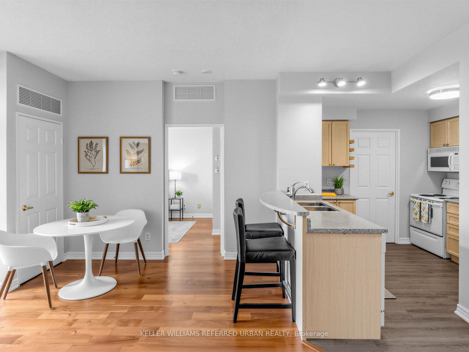 Photo 10 of Unit 406, 2301 Parkhaven Boulevard, Oakville, River Oaks — HOMEH