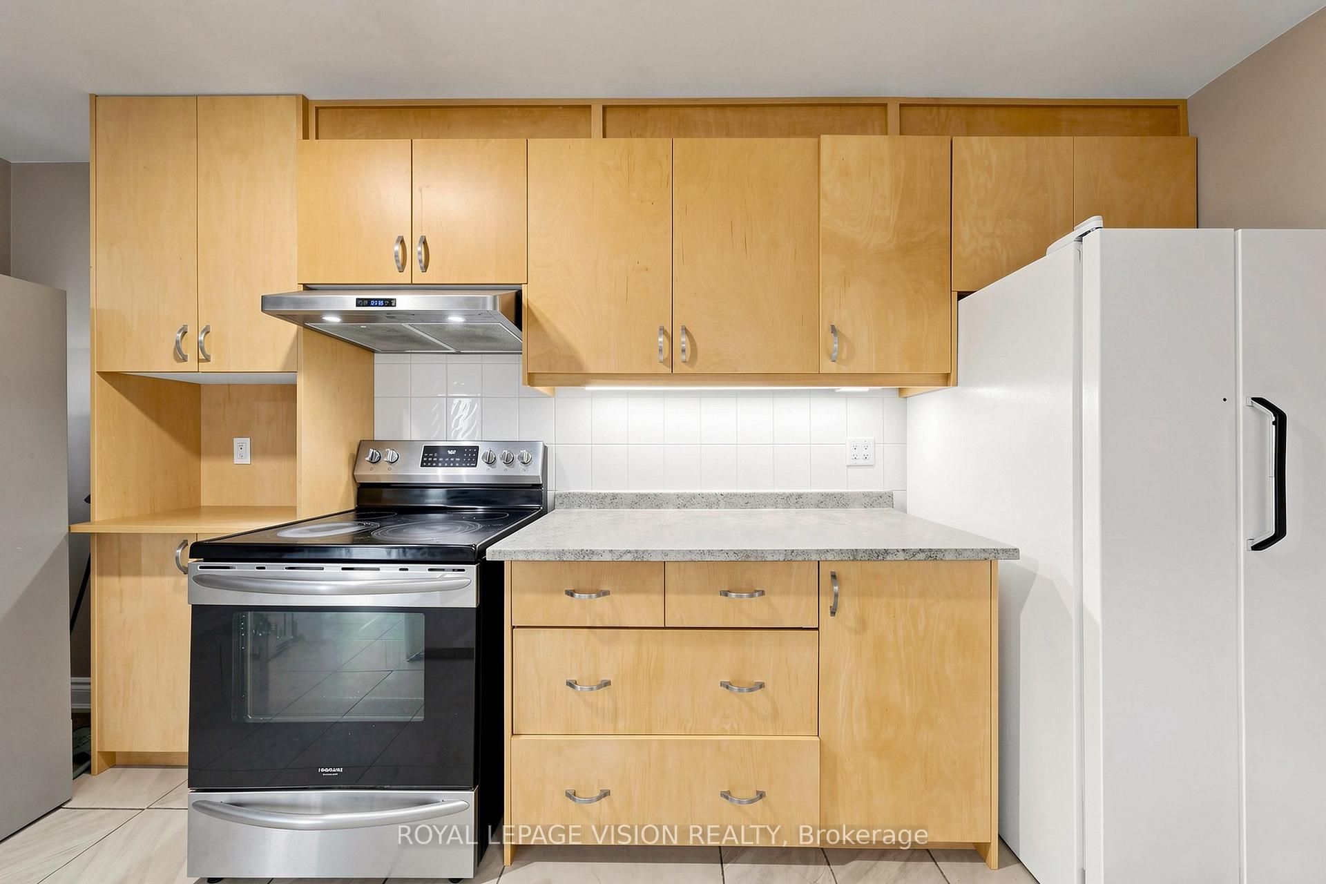 Photo 10 of 6 Hector Court, Brampton, Central Park — HOMEH