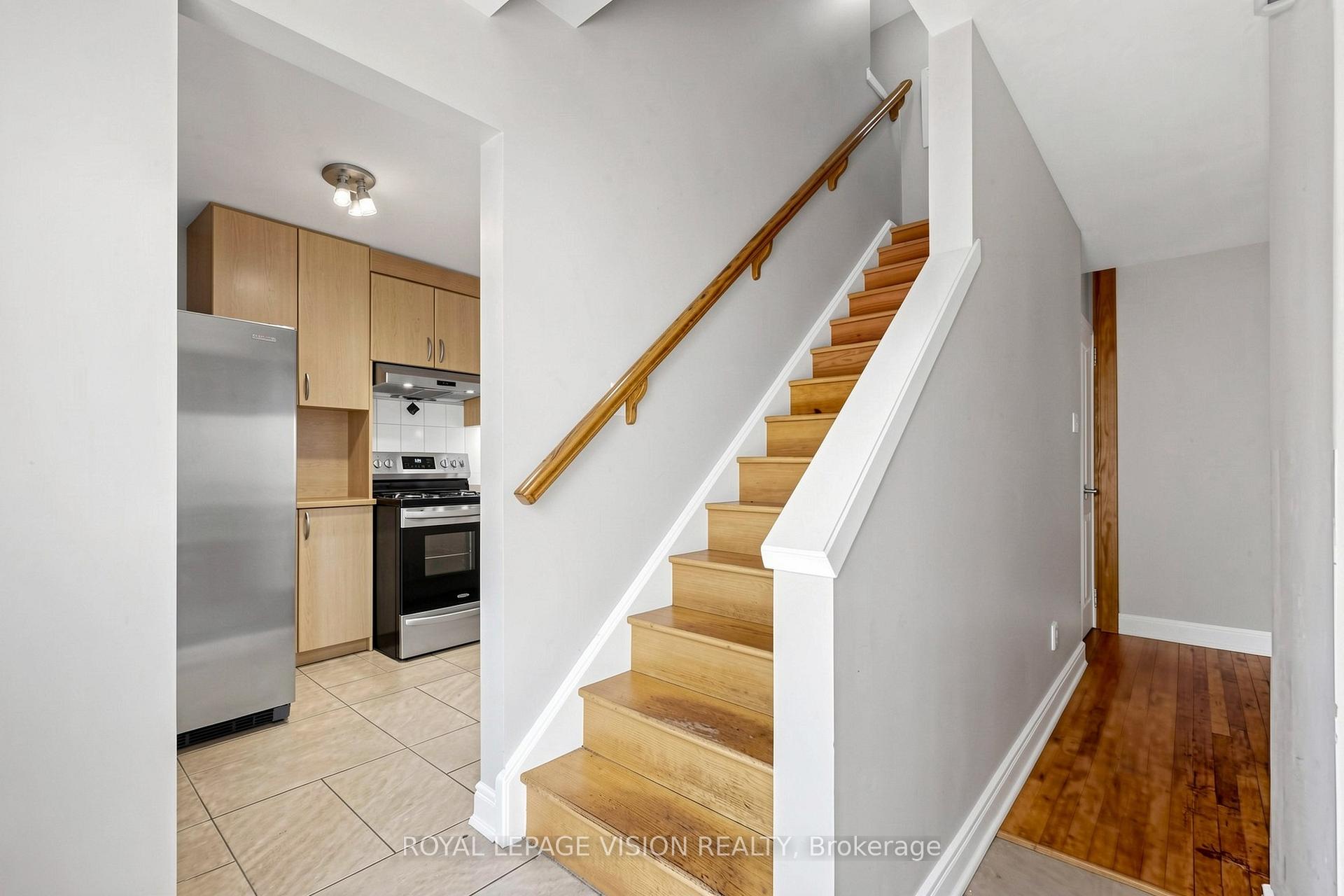 Photo 14 of 6 Hector Court, Brampton, Central Park — HOMEH