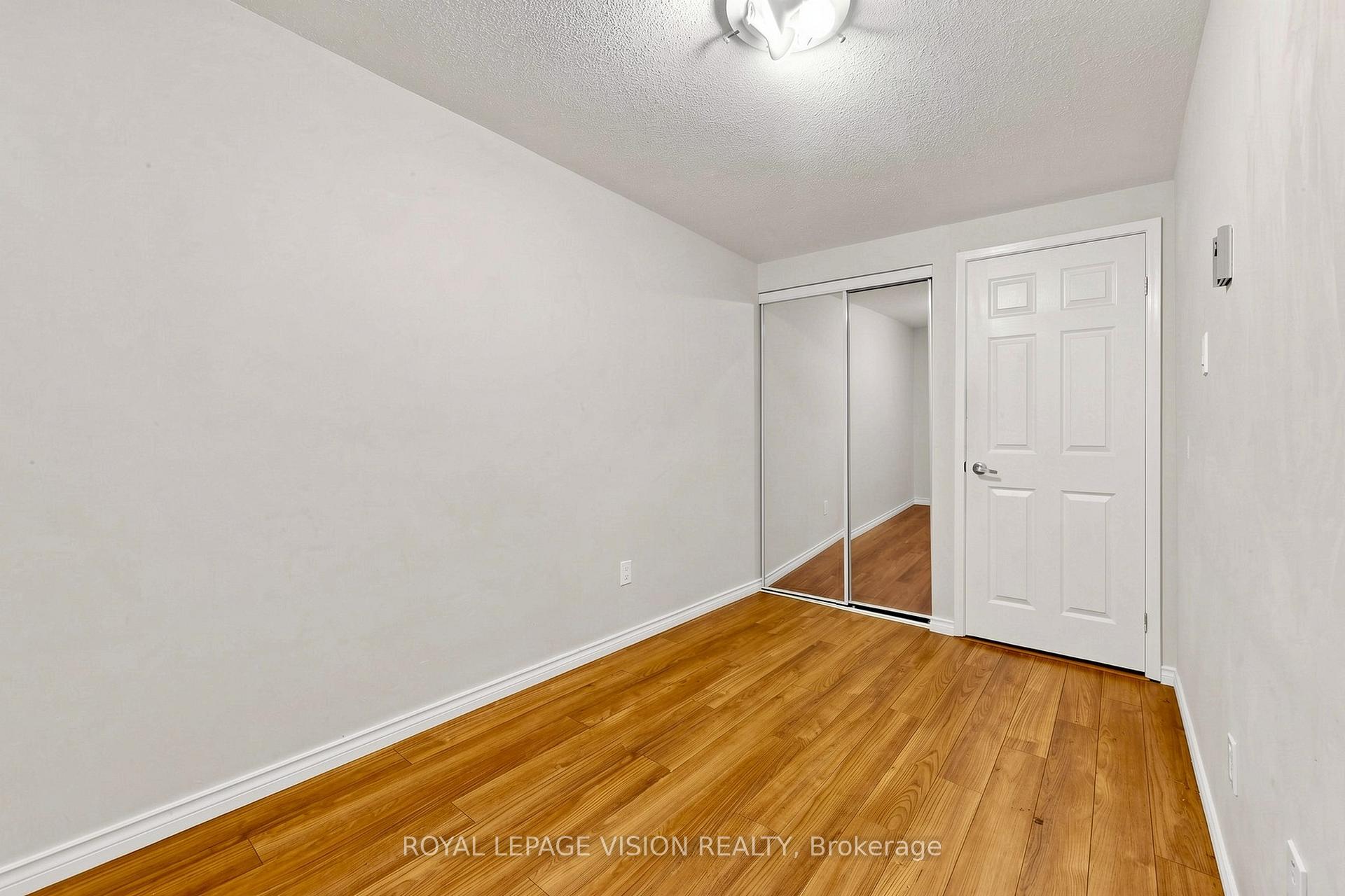 Photo 24 of 6 Hector Court, Brampton, Central Park — HOMEH