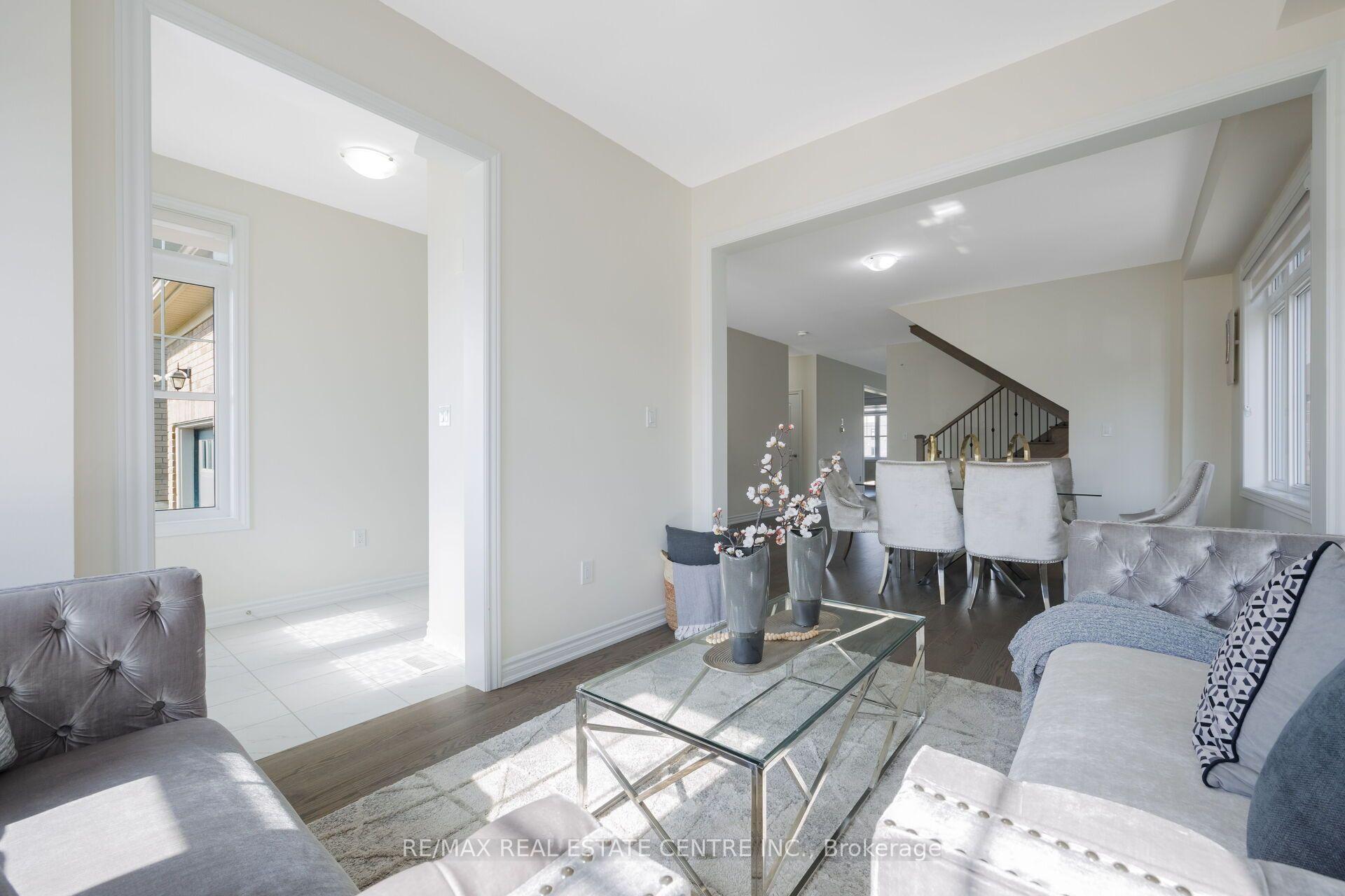 Photo 8 of 39 Goodview Drive, Brampton, Sandringham-Wellington North — HOMEH