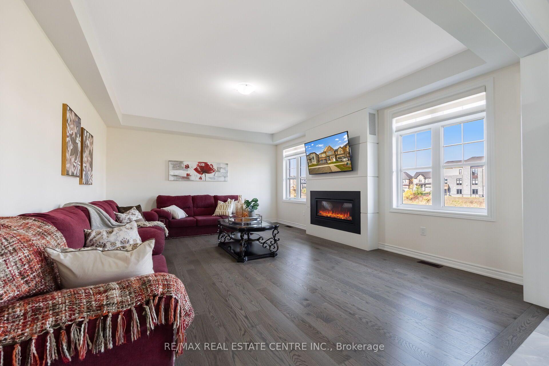 Photo 11 of 39 Goodview Drive, Brampton, Sandringham-Wellington North — HOMEH