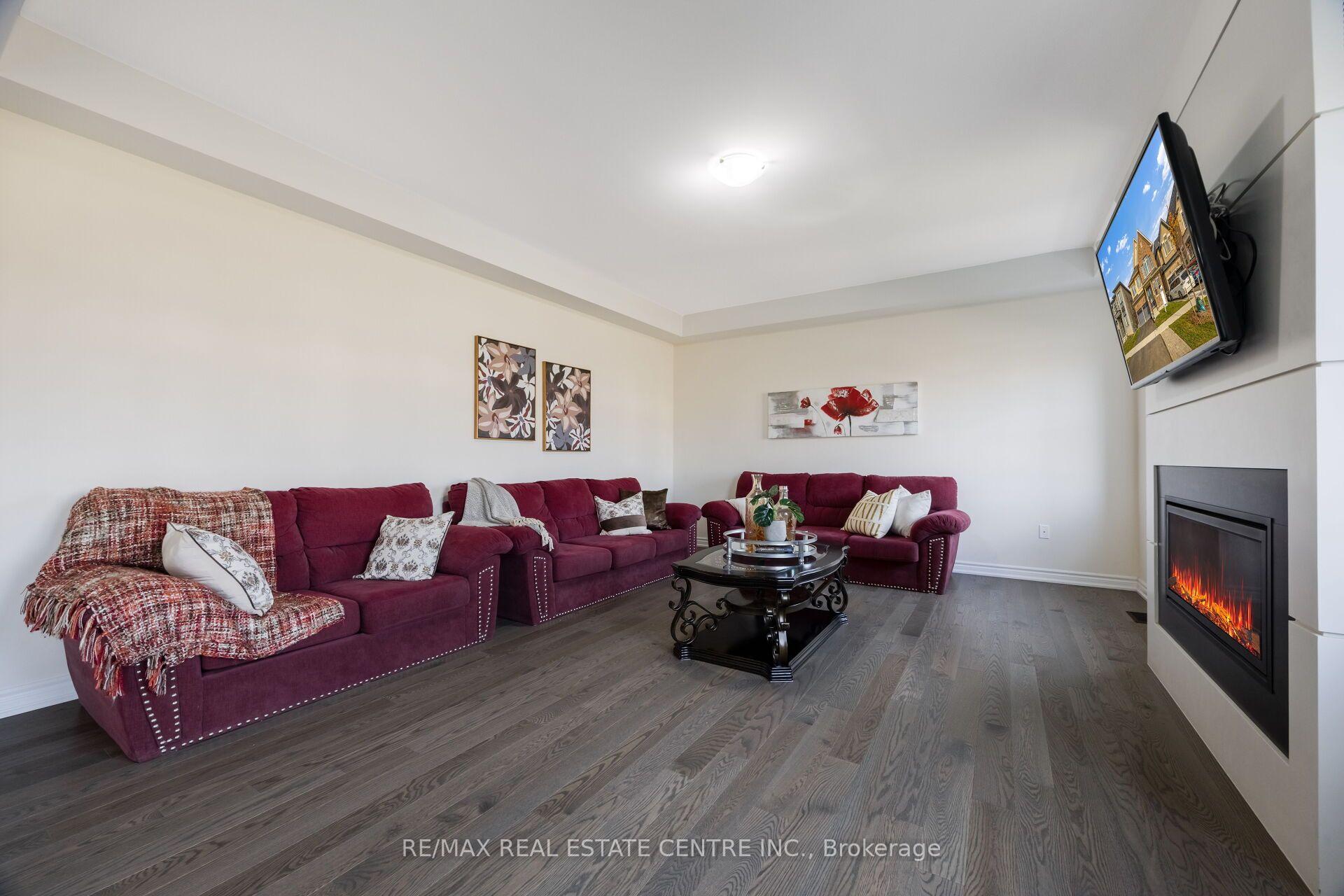 Photo 12 of 39 Goodview Drive, Brampton, Sandringham-Wellington North — HOMEH