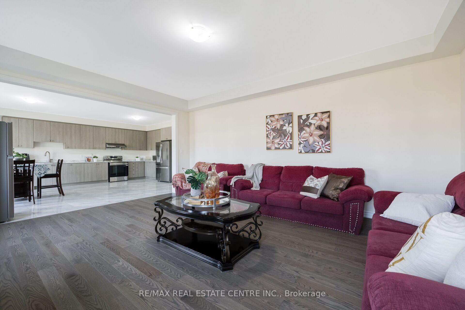 Photo 13 of 39 Goodview Drive, Brampton, Sandringham-Wellington North — HOMEH