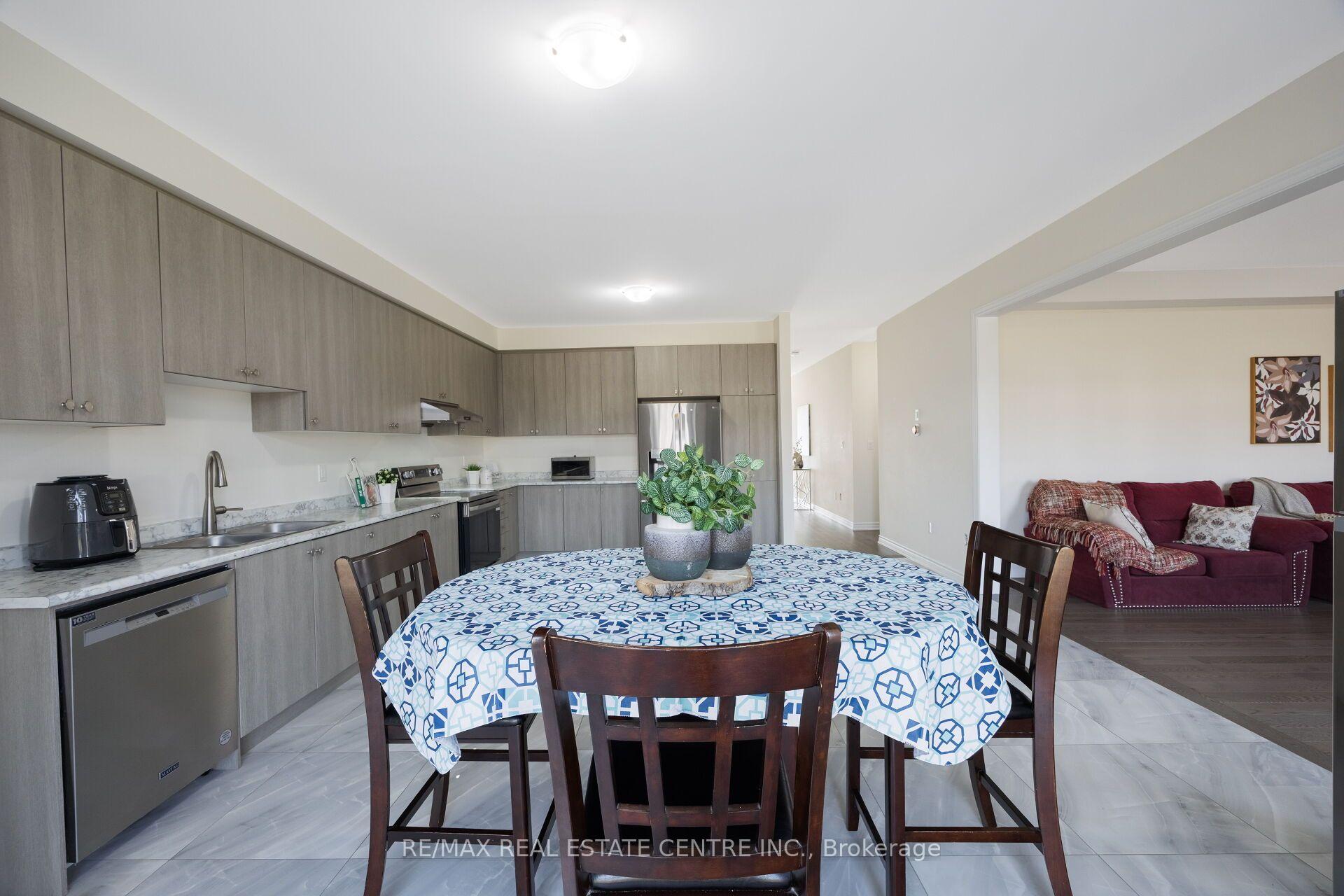 Photo 17 of 39 Goodview Drive, Brampton, Sandringham-Wellington North — HOMEH