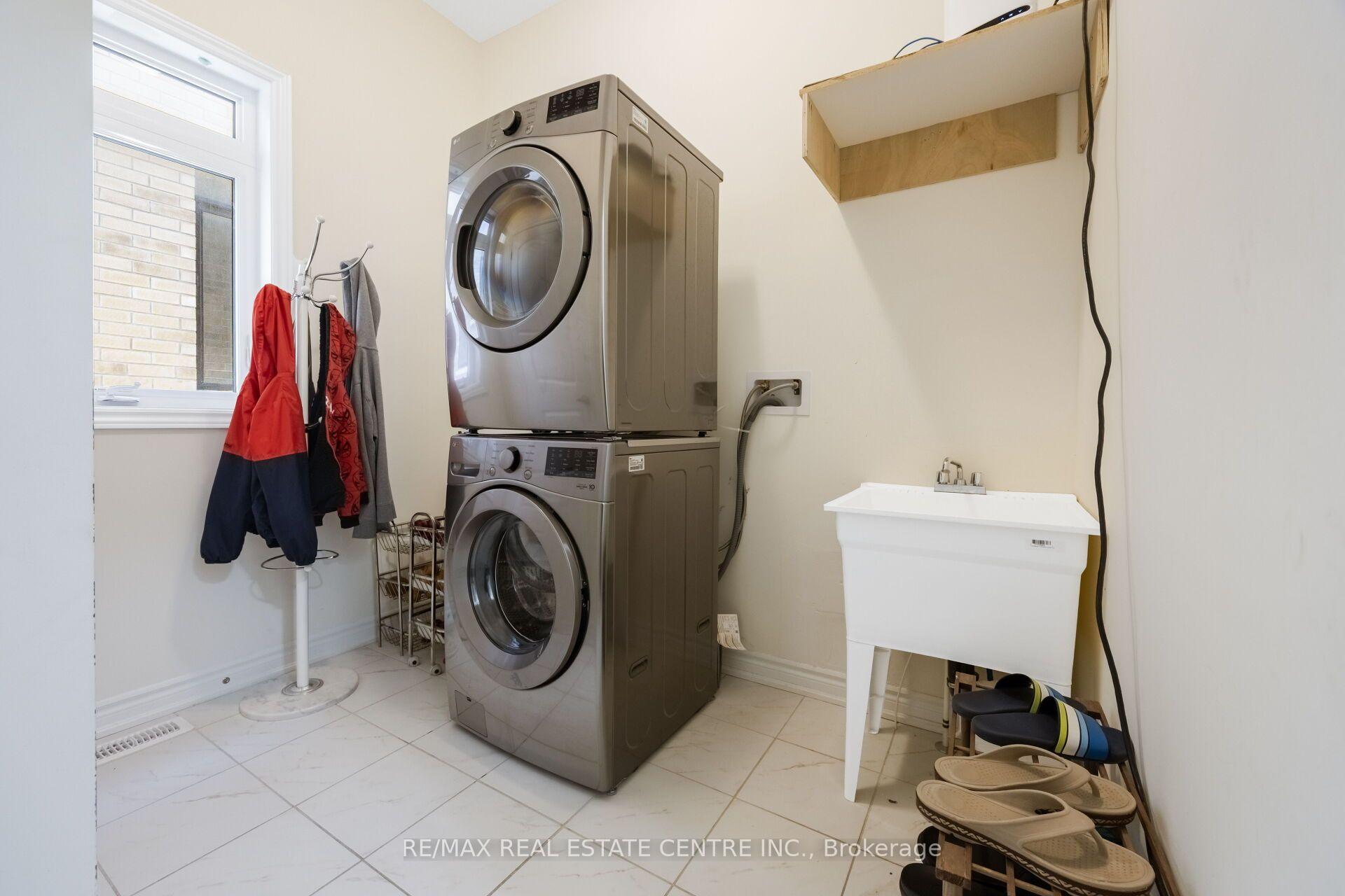 Photo 19 of 39 Goodview Drive, Brampton, Sandringham-Wellington North — HOMEH