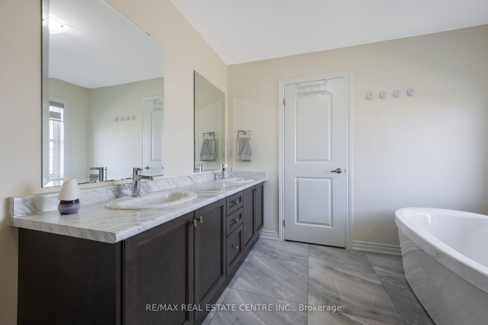 Photo 26 of 39 Goodview Drive, Brampton, Sandringham-Wellington North — HOMEH
