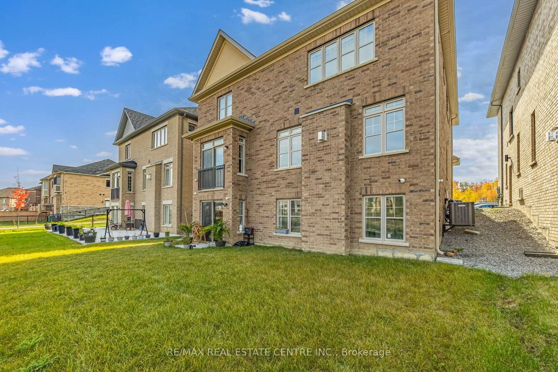 Photo 54 of 39 Goodview Drive, Brampton, Sandringham-Wellington North — HOMEH