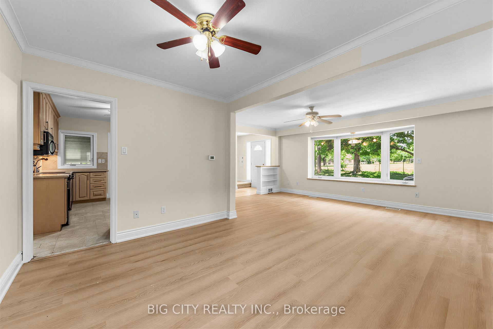 Photo 5 of Unit Main/Upper, 30 Lozoway Drive, Scarborough, Ionview — HOMEH