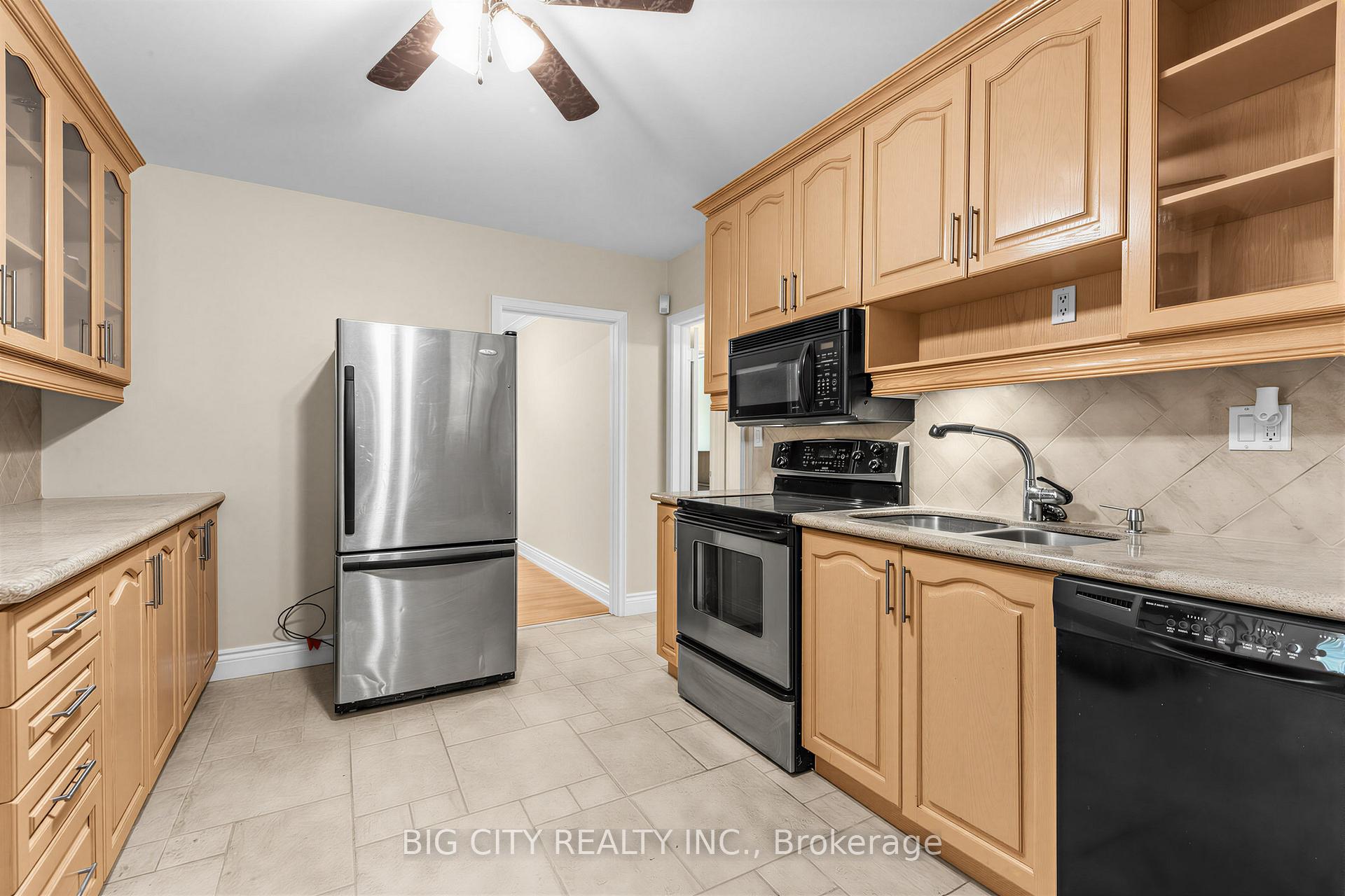 Photo 11 of Unit Main/Upper, 30 Lozoway Drive, Scarborough, Ionview — HOMEH