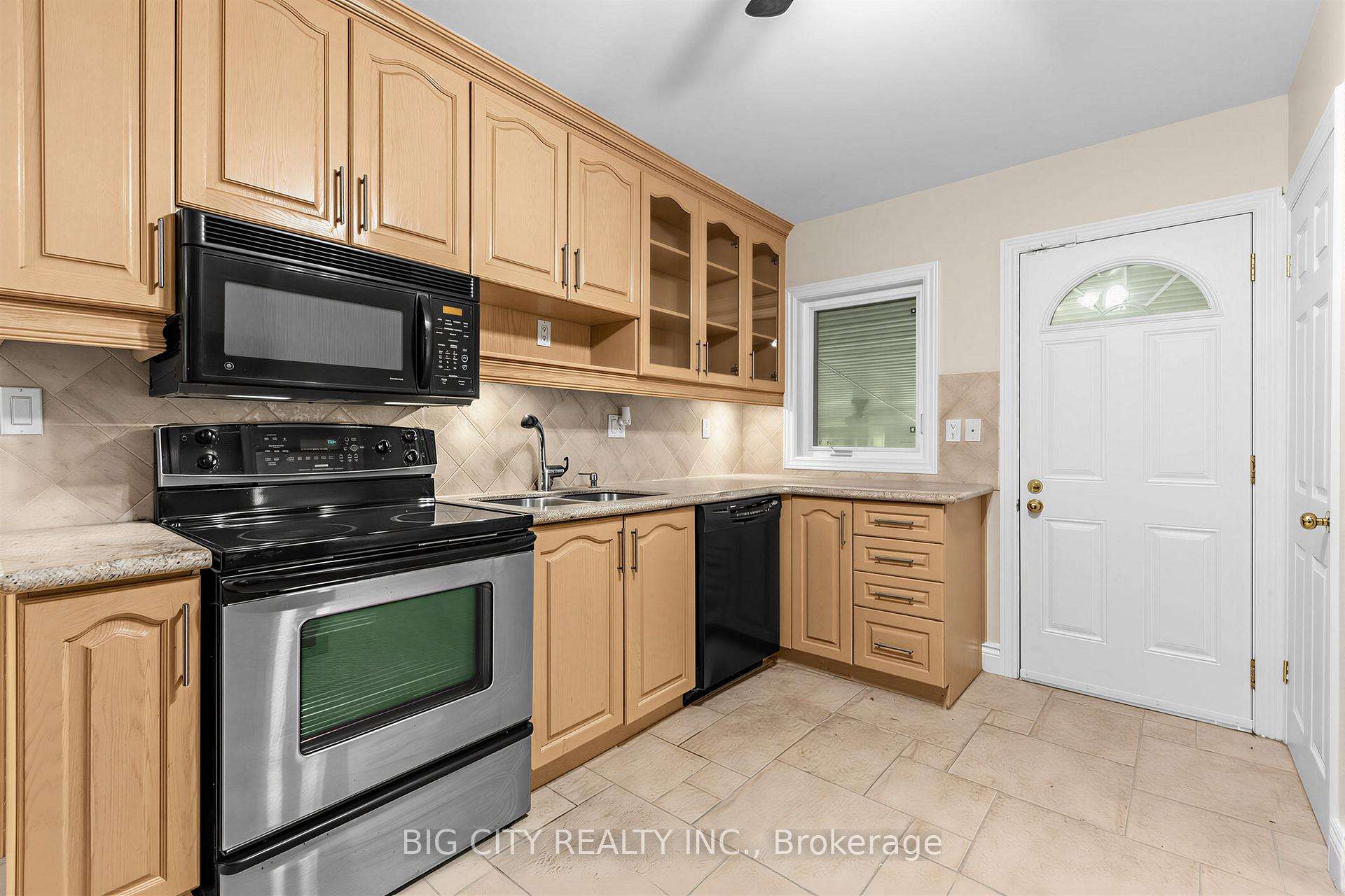 Photo 12 of Unit Main/Upper, 30 Lozoway Drive, Scarborough, Ionview — HOMEH