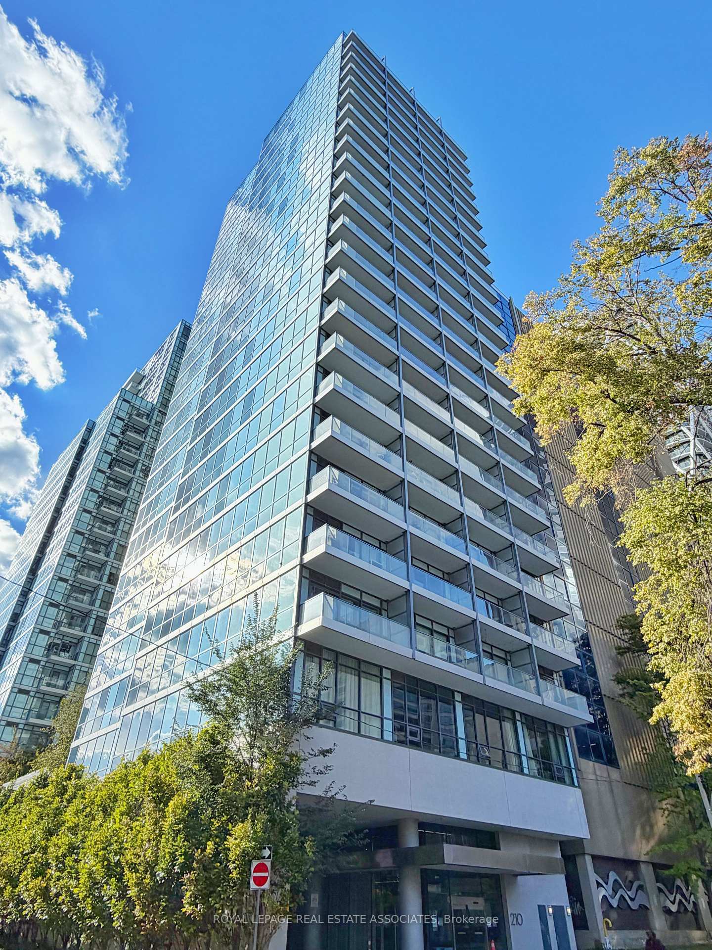 Photo of Unit 2308, 210 Simcoe Street