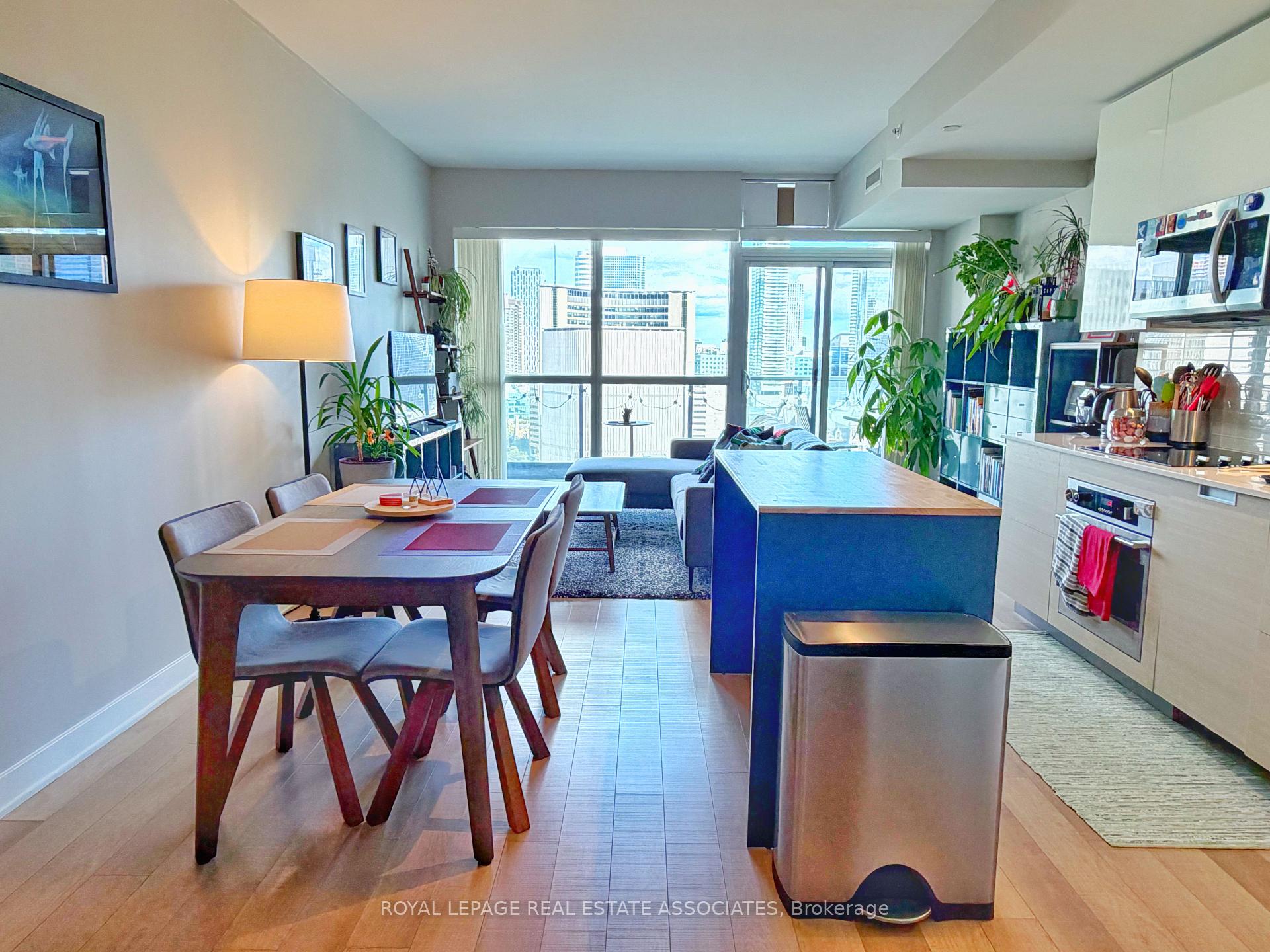 Photo 2 of Unit 2308, 210 Simcoe Street, Toronto, Kensington-Chinatown — HOMEH