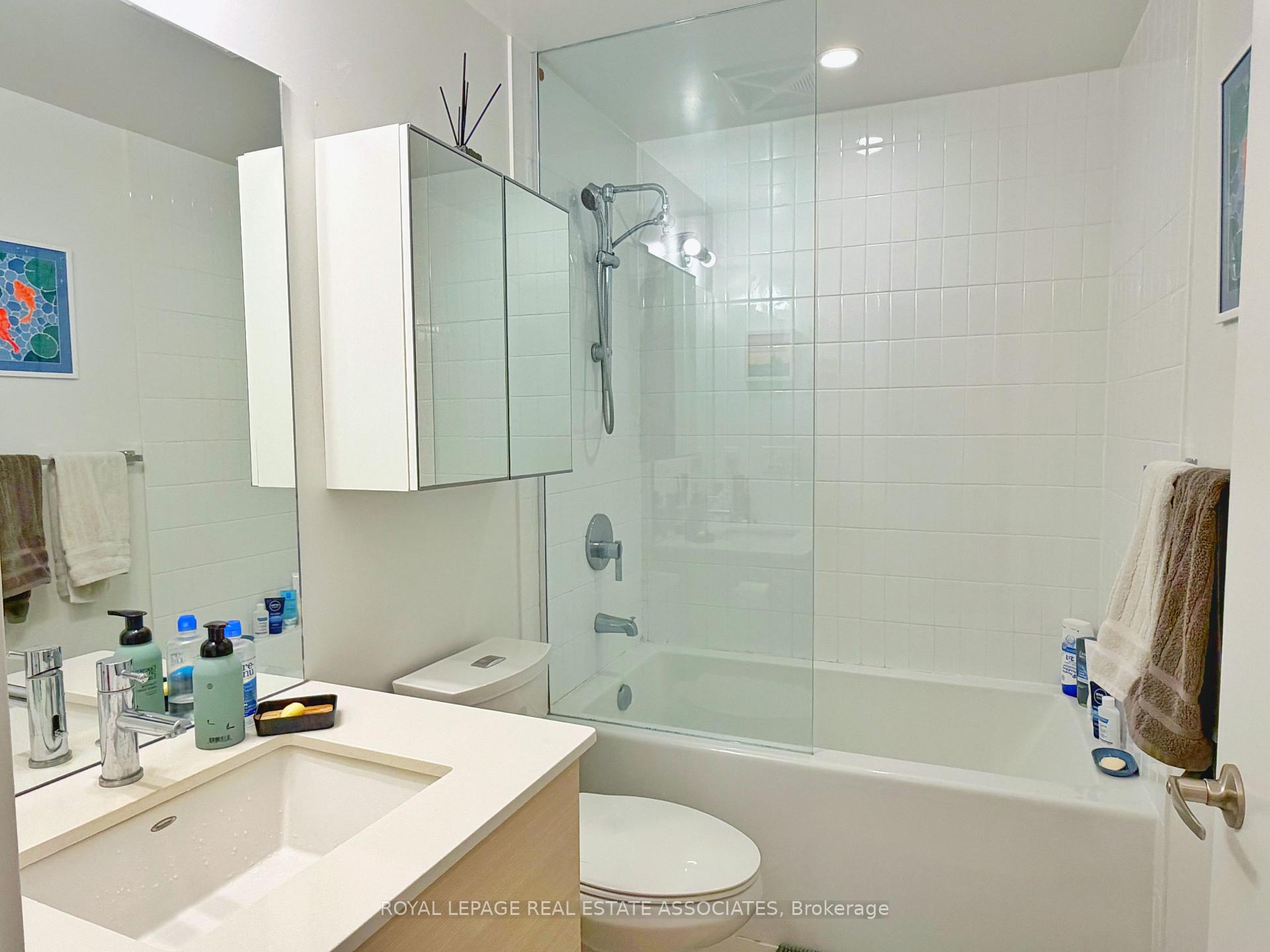 Photo 14 of Unit 2308, 210 Simcoe Street, Toronto, Kensington-Chinatown — HOMEH