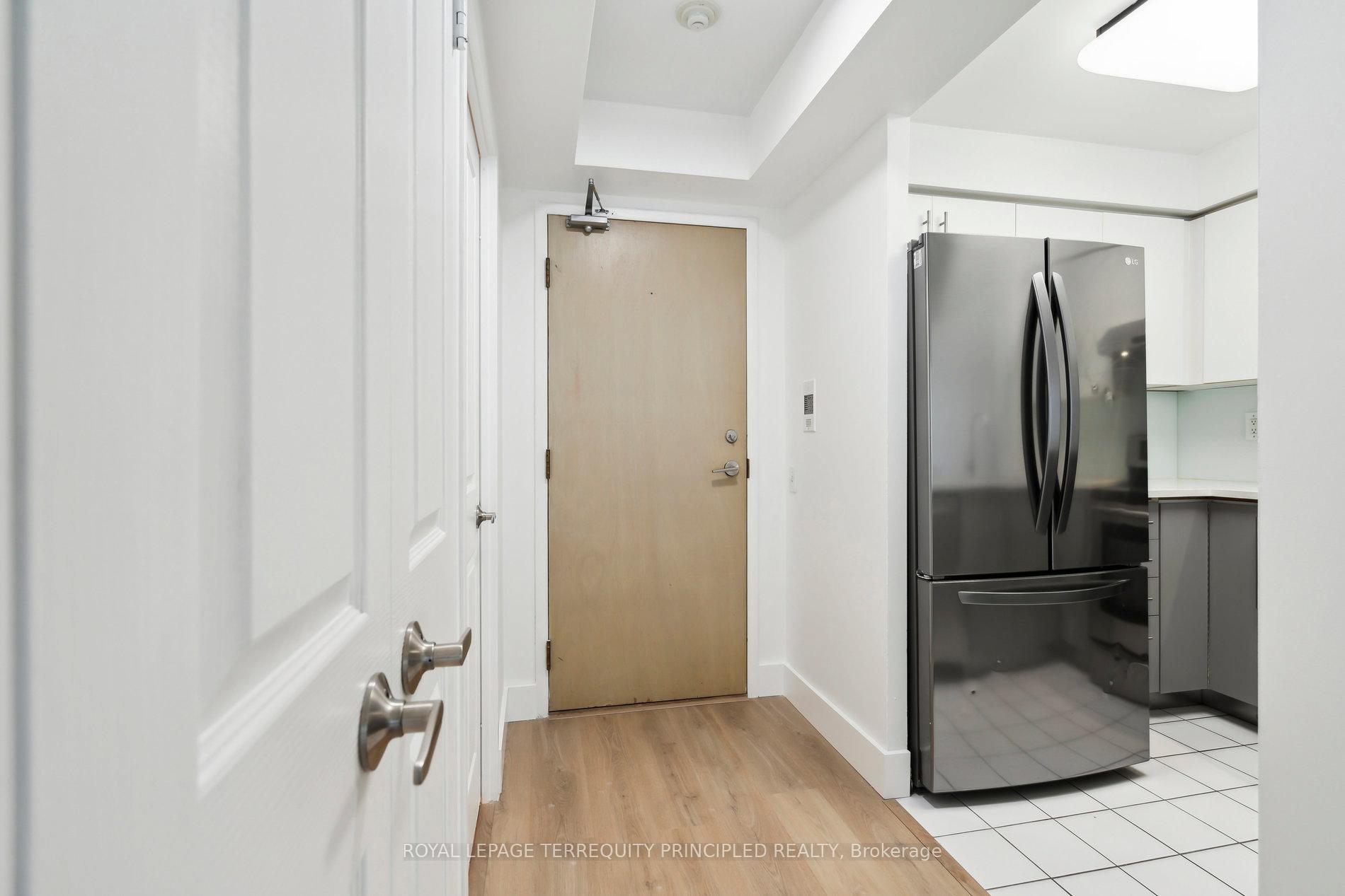 Photo 3 of Unit 418, 942 Yonge Street, Toronto, The Annex — HOMEH