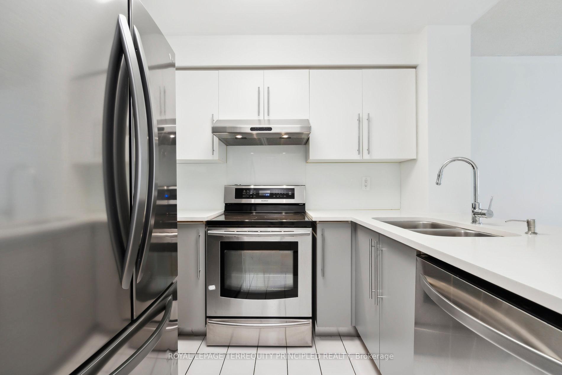 Photo 4 of Unit 418, 942 Yonge Street, Toronto, The Annex — HOMEH