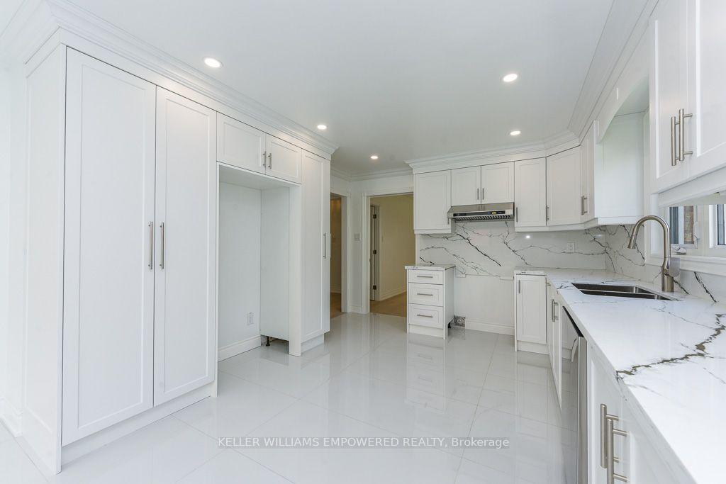 Photo 11 of 24 Marconi Avenue, Vaughan, East Woodbridge — HOMEH