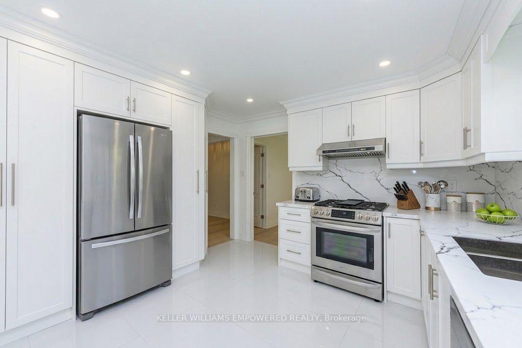 Photo 12 of 24 Marconi Avenue, Vaughan, East Woodbridge — HOMEH