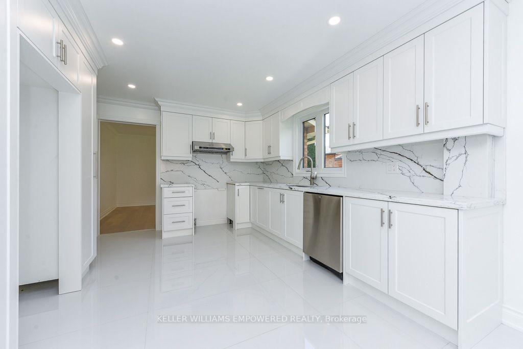 Photo 13 of 24 Marconi Avenue, Vaughan, East Woodbridge — HOMEH