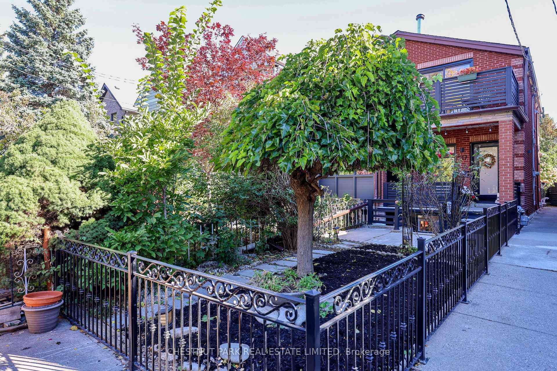 Photo 4 of 517 Crawford Street, Toronto, Palmerston-Little Italy — HOMEH