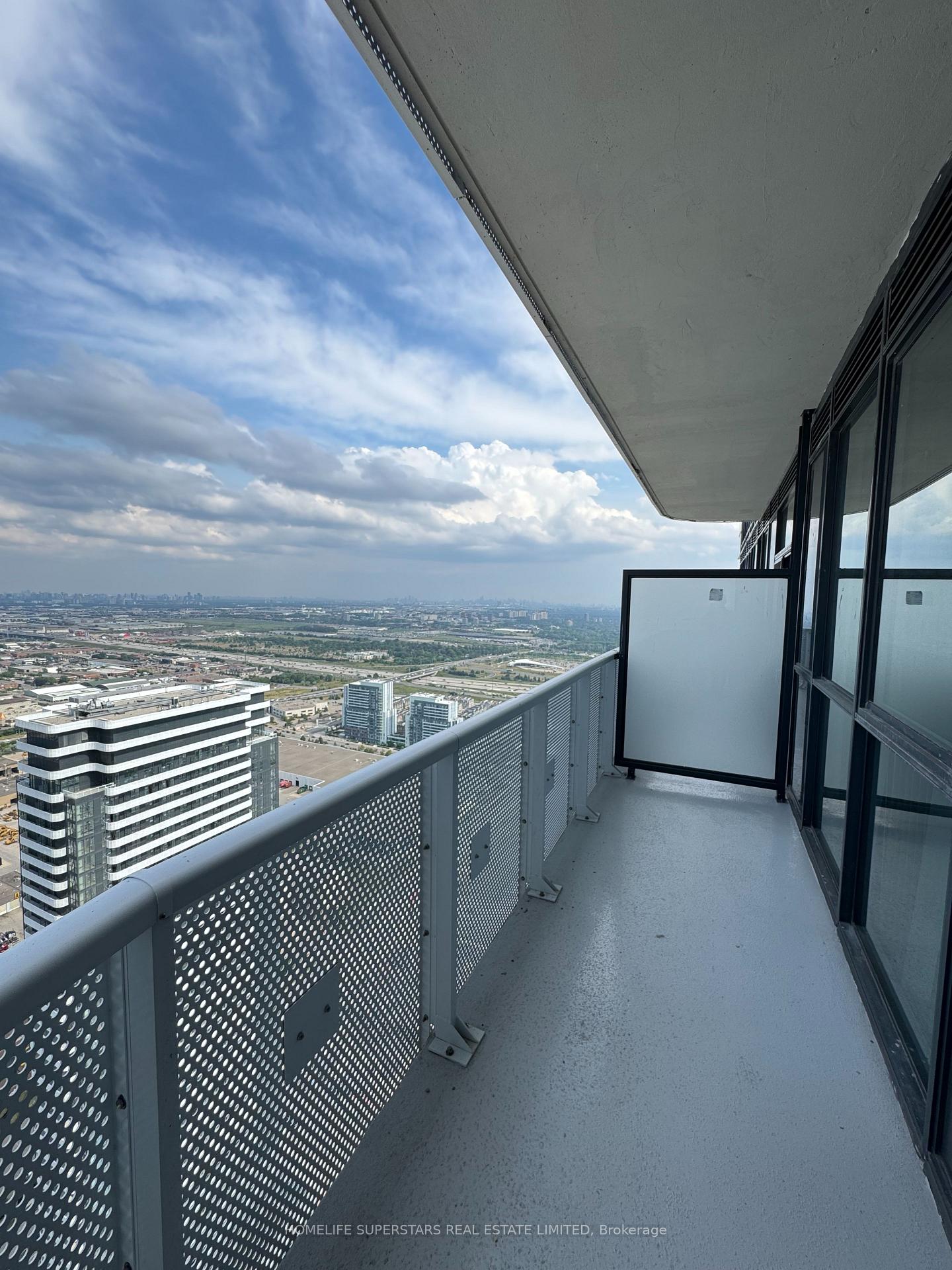 Photo 4 of Unit 5815, 225 Commerce Street, Vaughan, Vaughan Corporate Centre — HOMEH