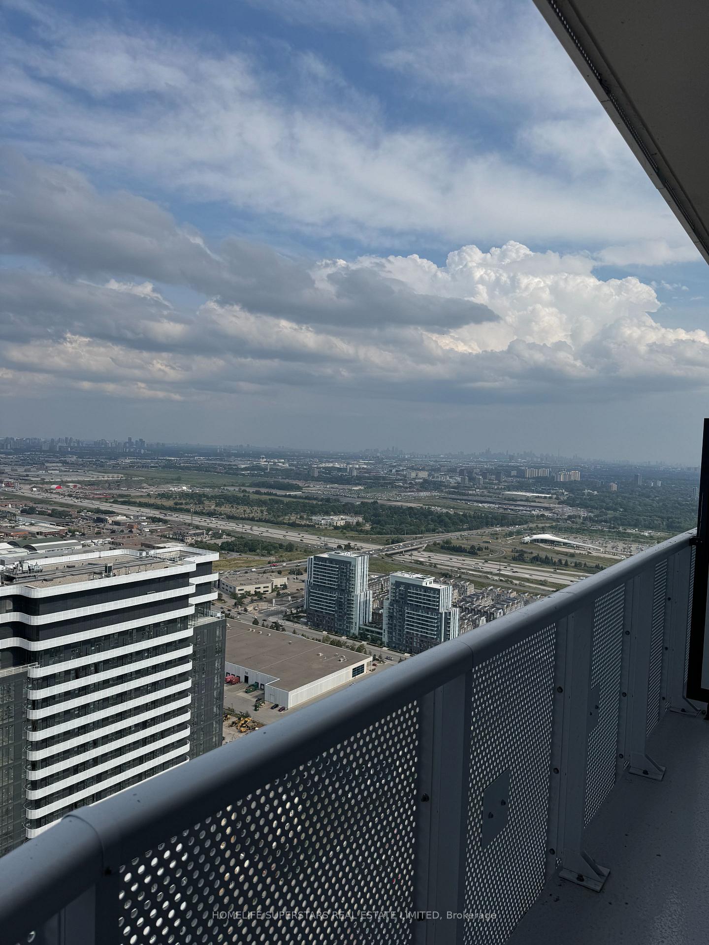 Photo 5 of Unit 5815, 225 Commerce Street, Vaughan, Vaughan Corporate Centre — HOMEH