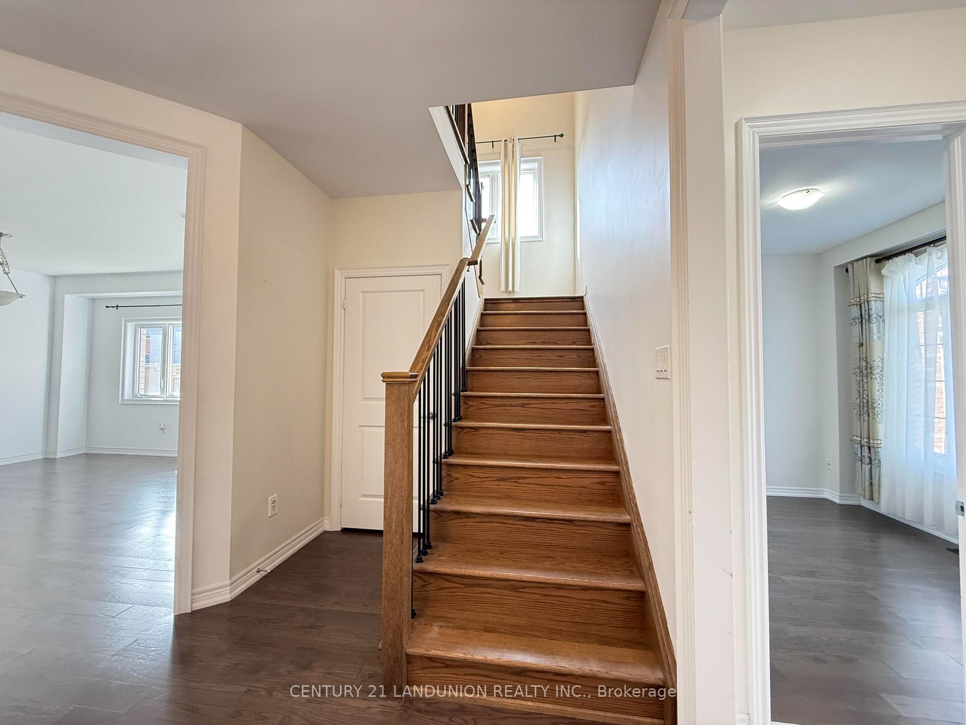 Photo 3 of 47 Mynden Way, Newmarket, Woodland Hill — HOMEH