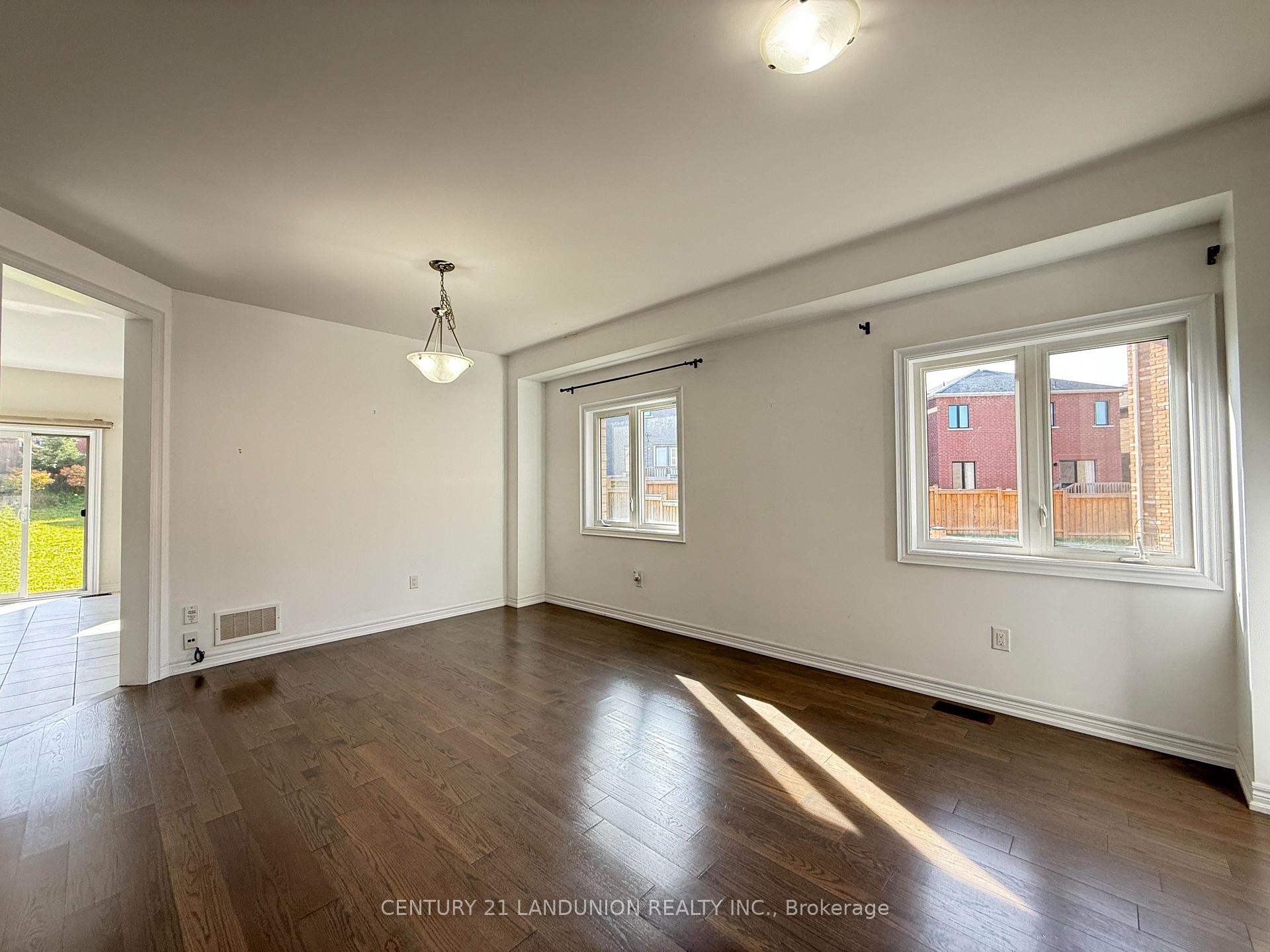 Photo 5 of 47 Mynden Way, Newmarket, Woodland Hill — HOMEH