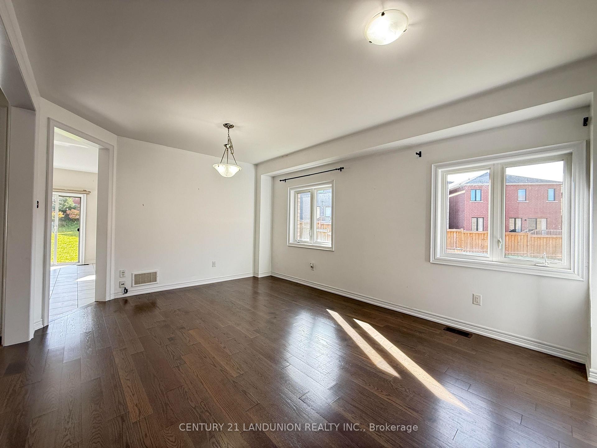 Photo 6 of 47 Mynden Way, Newmarket, Woodland Hill — HOMEH