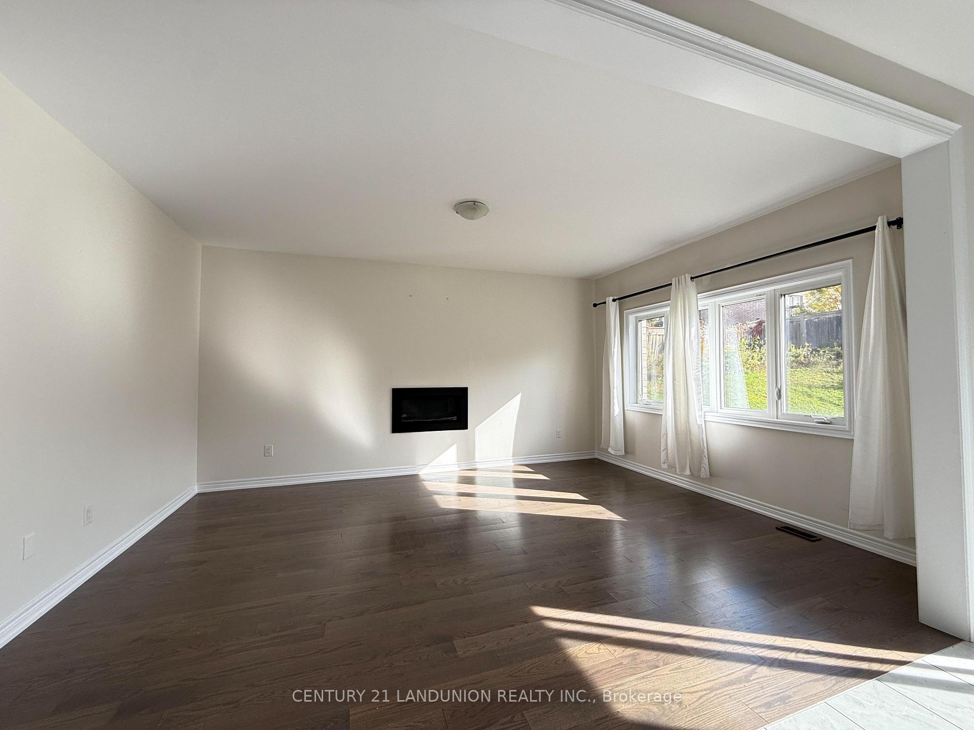 Photo 12 of 47 Mynden Way, Newmarket, Woodland Hill — HOMEH