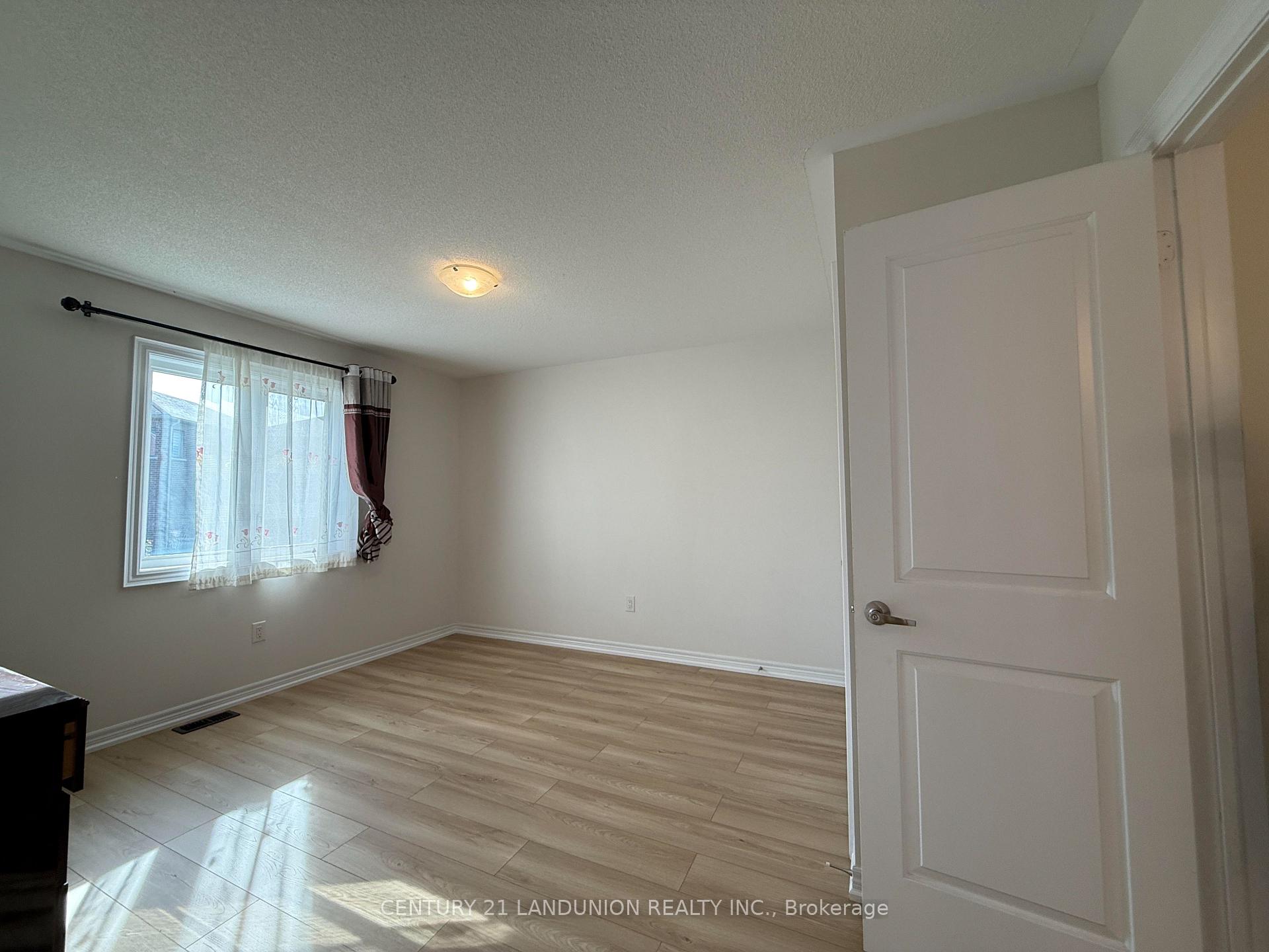Photo 17 of 47 Mynden Way, Newmarket, Woodland Hill — HOMEH