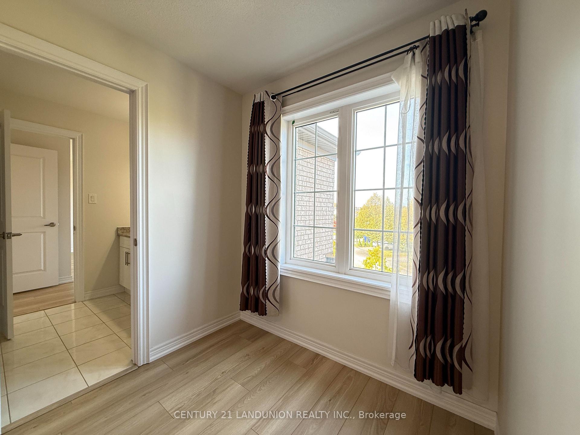 Photo 21 of 47 Mynden Way, Newmarket, Woodland Hill — HOMEH