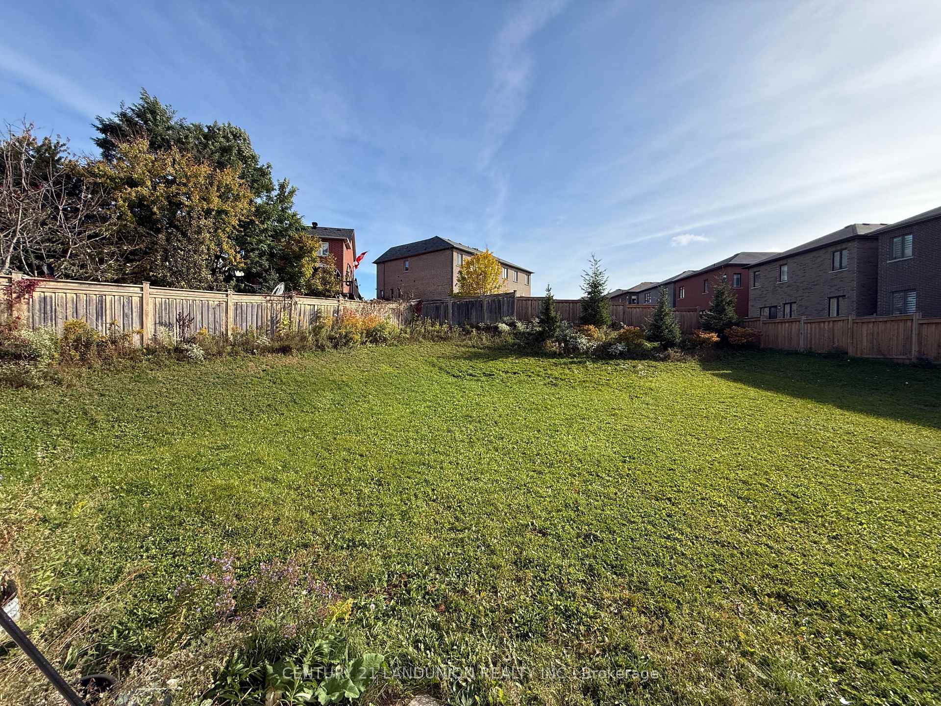 Photo 27 of 47 Mynden Way, Newmarket, Woodland Hill — HOMEH