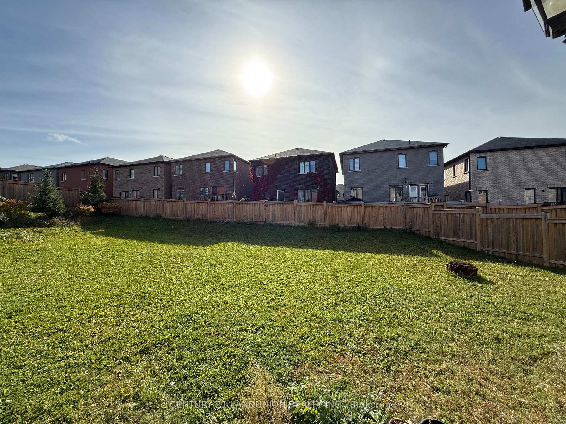 Photo 28 of 47 Mynden Way, Newmarket, Woodland Hill — HOMEH