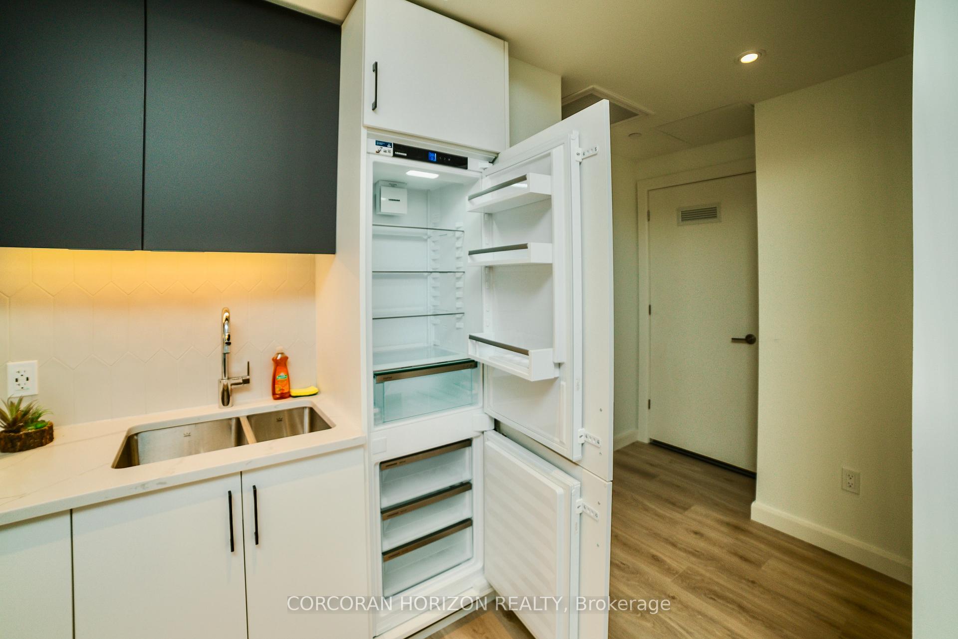 Photo 10 of Unit 1807, 741 King Street W, Kitchener, KW Hospital — HOMEH