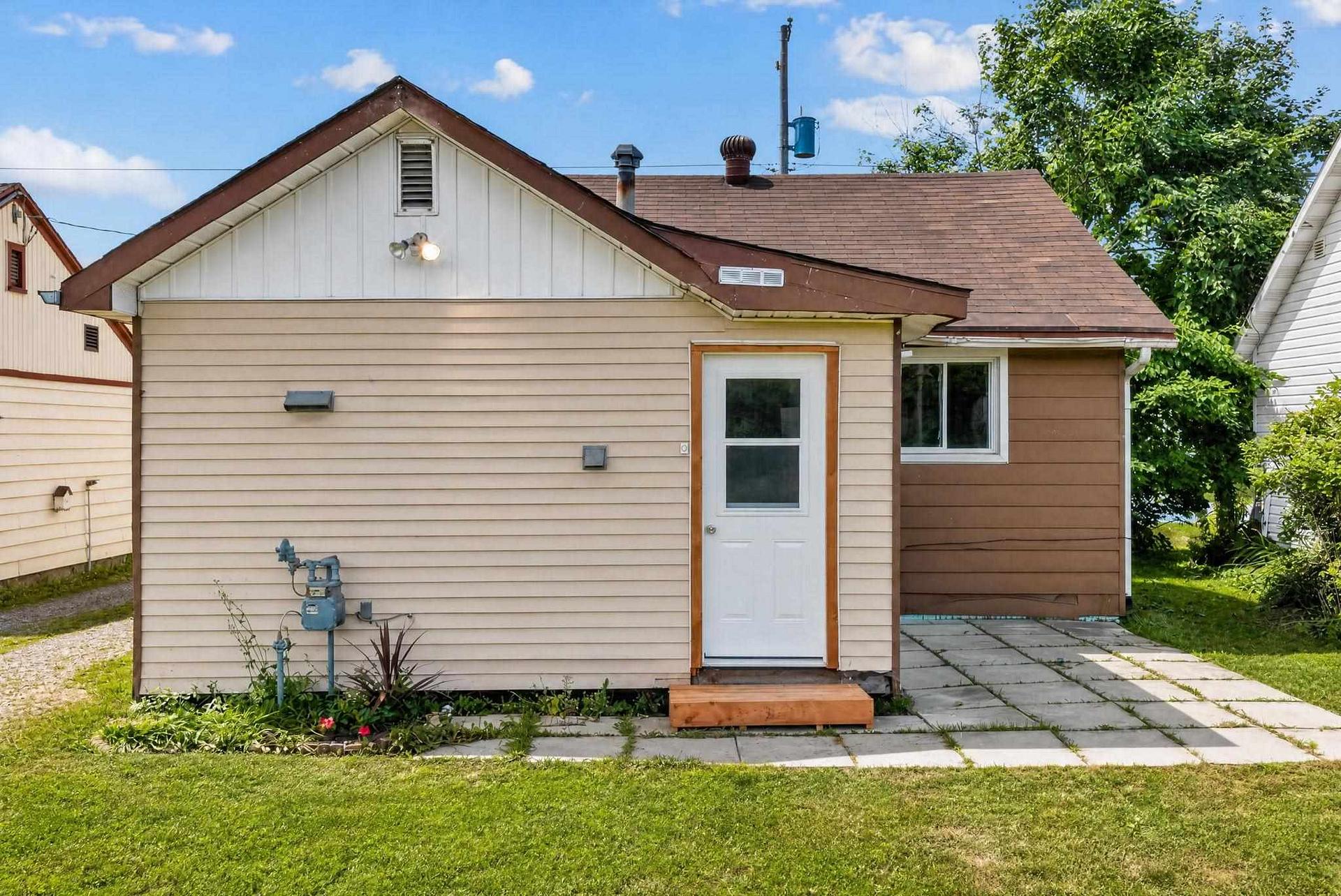 Photo 3 of 702 Lennox Avenue, Sault Ste Marie, Ward 4 — HOMEH