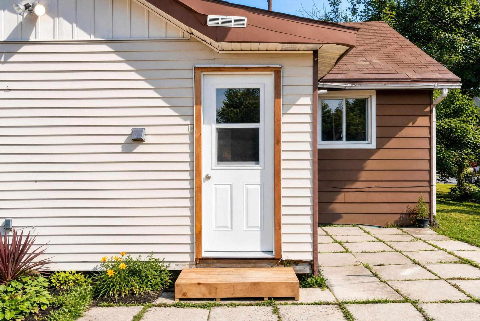 Photo 4 of 702 Lennox Avenue, Sault Ste Marie, Ward 4 — HOMEH