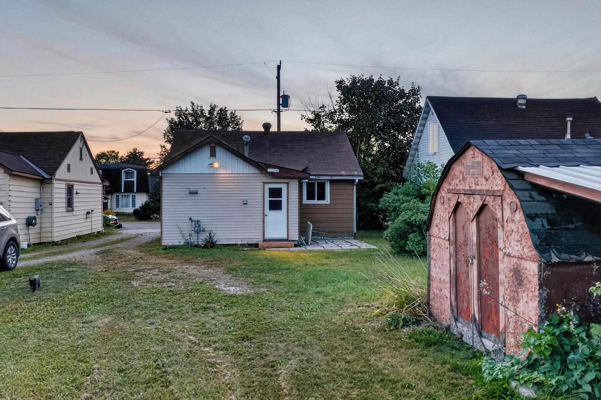 Photo 6 of 702 Lennox Avenue, Sault Ste Marie, Ward 4 — HOMEH