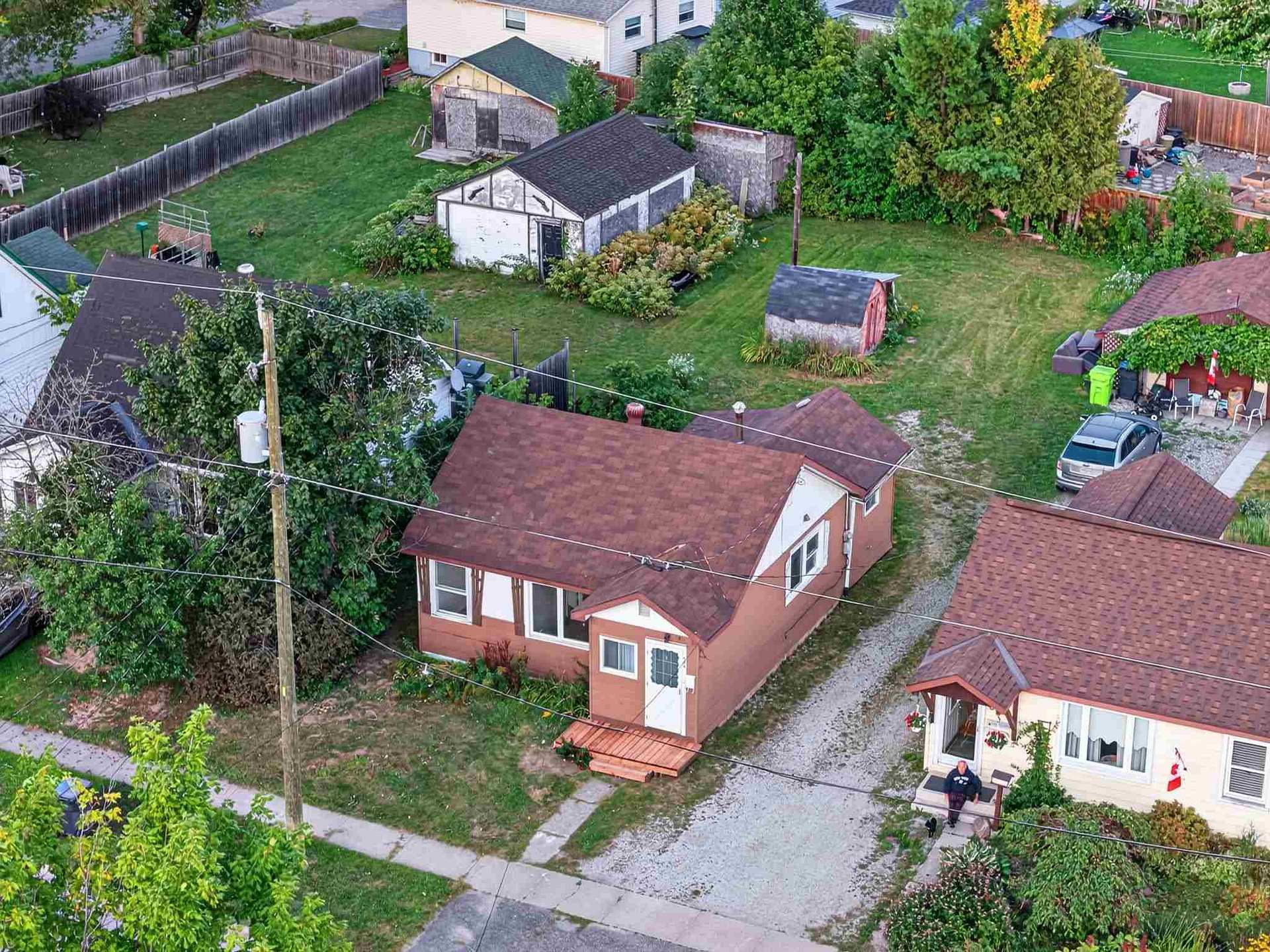 Photo 9 of 702 Lennox Avenue, Sault Ste Marie, Ward 4 — HOMEH
