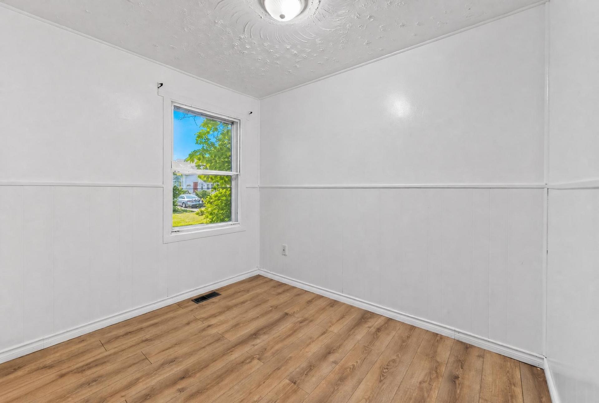 Photo 18 of 702 Lennox Avenue, Sault Ste Marie, Ward 4 — HOMEH