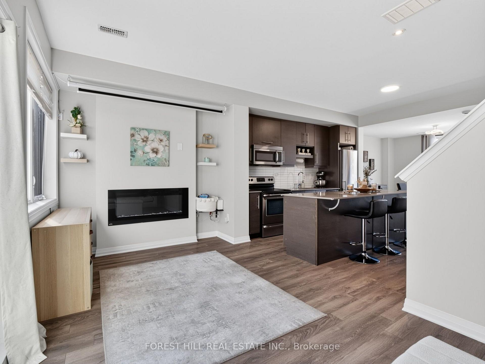 Photo 13 of 19 Stanley Greene Boulevard, North York, Downsview-Roding-CFB — HOMEH