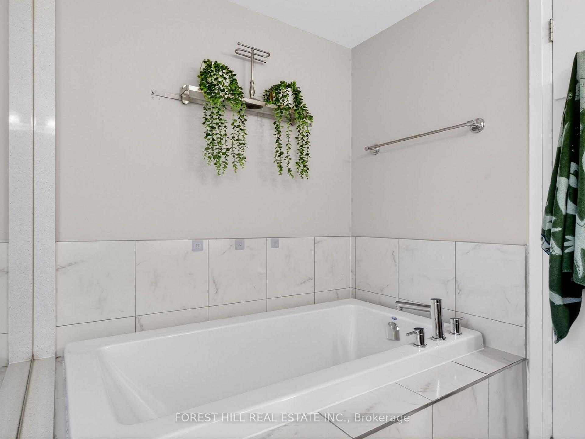 Photo 27 of 19 Stanley Greene Boulevard, North York, Downsview-Roding-CFB — HOMEH