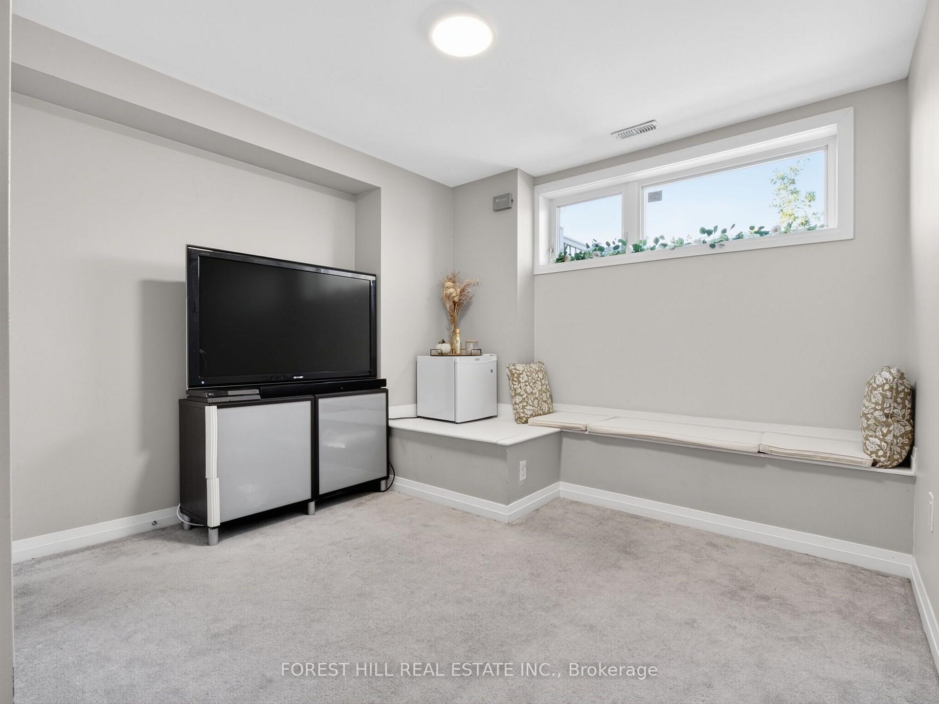 Photo 36 of 19 Stanley Greene Boulevard, North York, Downsview-Roding-CFB — HOMEH