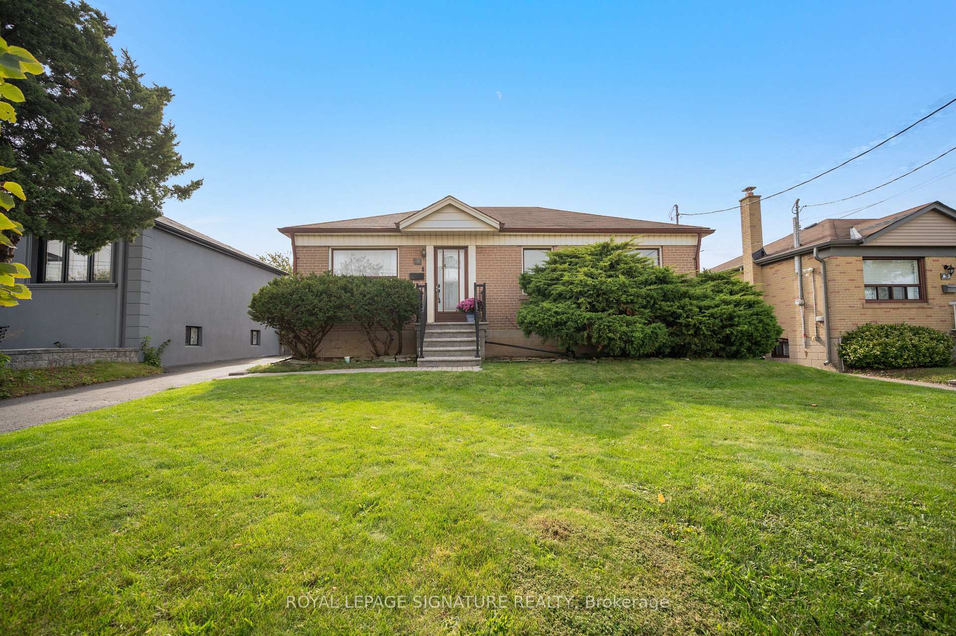 Photo 4 of 81 Nash Drive, North York, Downsview-Roding-CFB — HOMEH